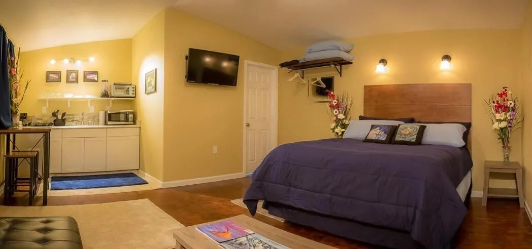 Bedroom, Bed in talkeetna villas and tours