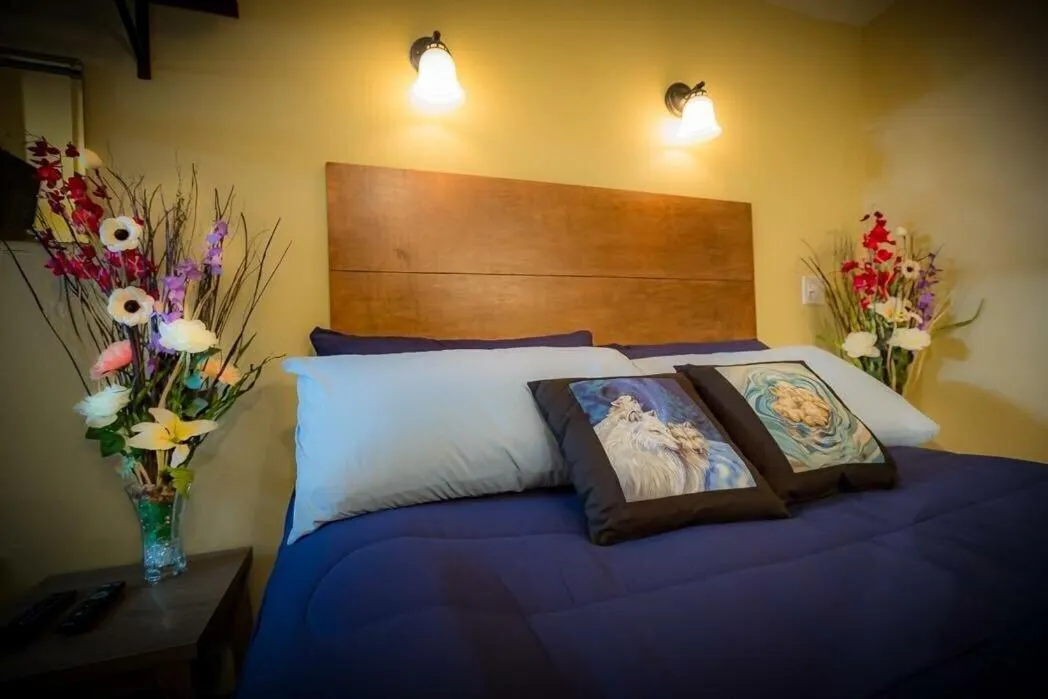 Bedroom, Bed in talkeetna villas and tours