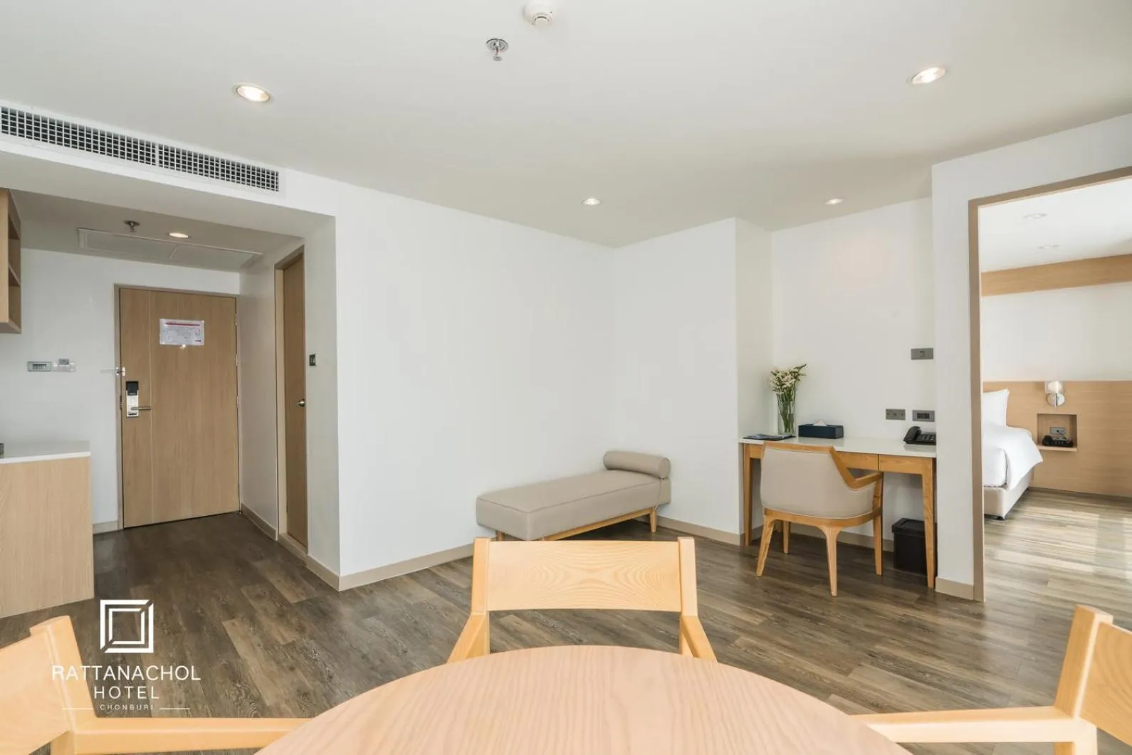 Living room in Rattanachol Hotel