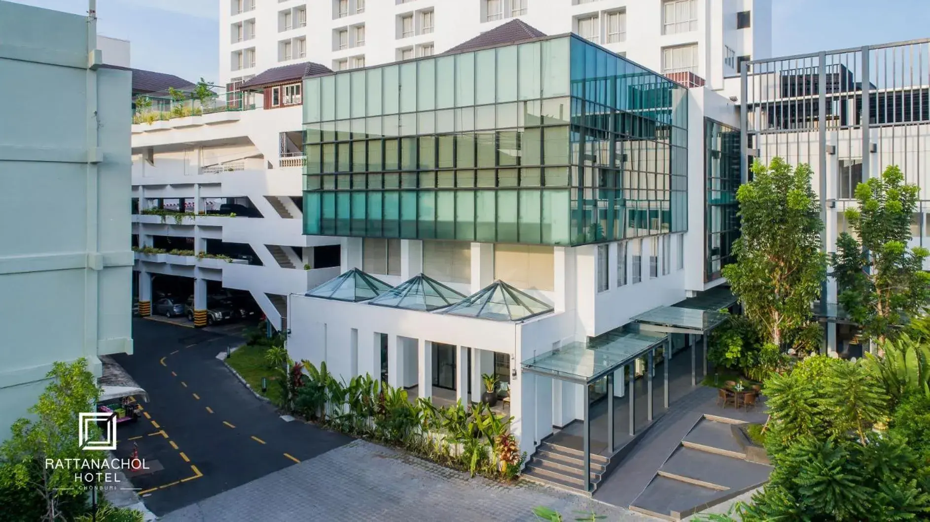 Property building in Rattanachol Hotel Property building in Rattanachol Hotel