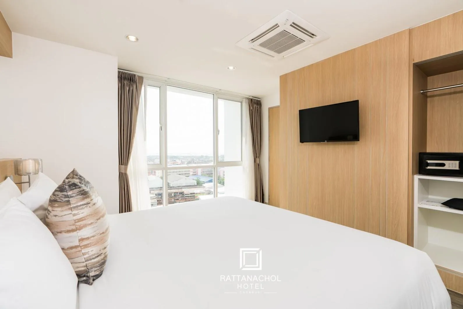 Photo of the whole room, Bed in Rattanachol Hotel