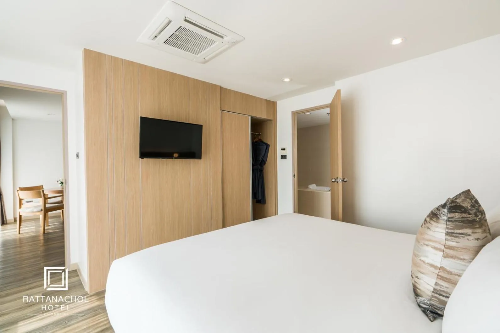 Bed in Rattanachol Hotel