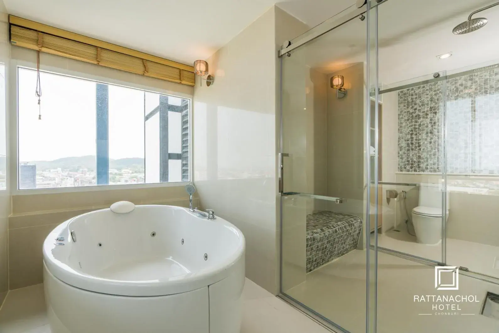 Bathroom in Rattanachol Hotel Bathroom in Rattanachol Hotel