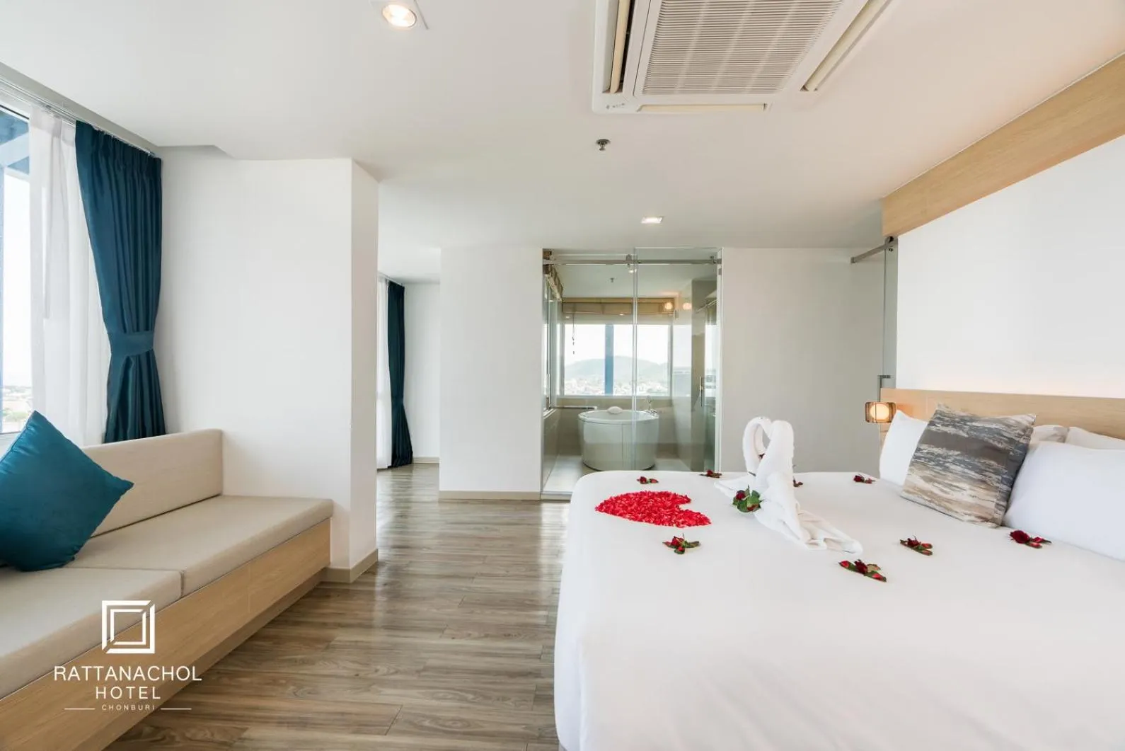 Photo of the whole room, Bed in Rattanachol Hotel