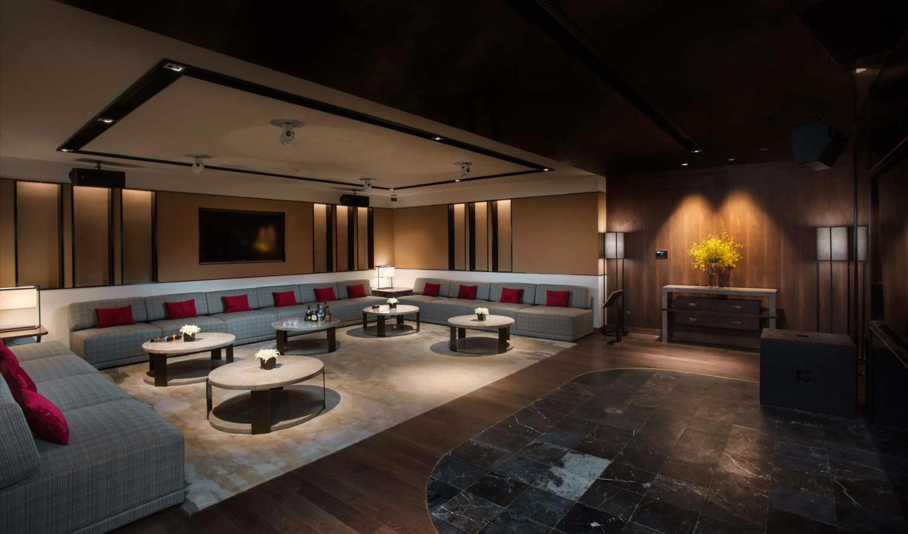 Karaoke in Banyan Tree Anji