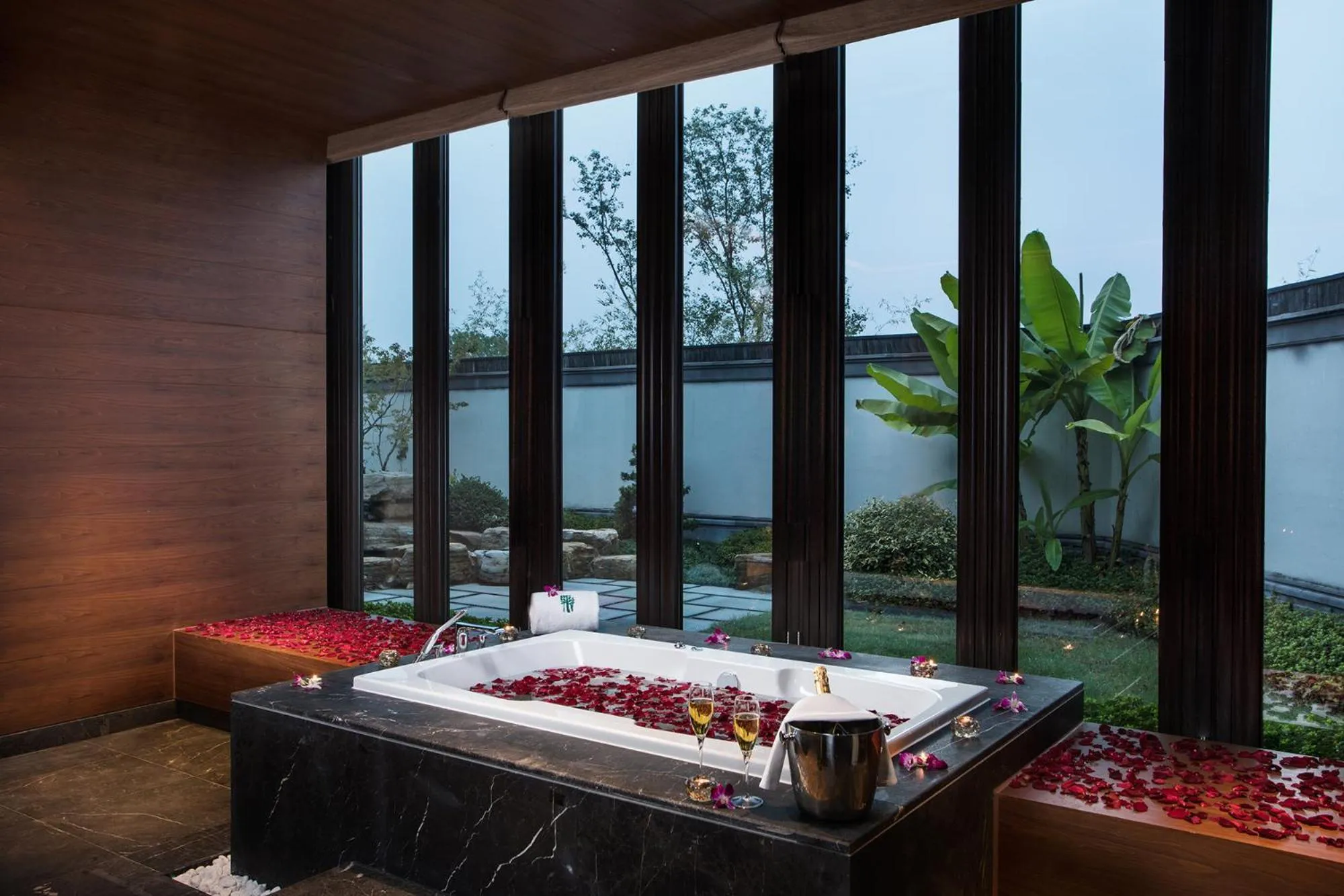 Hot Tub in Banyan Tree Anji