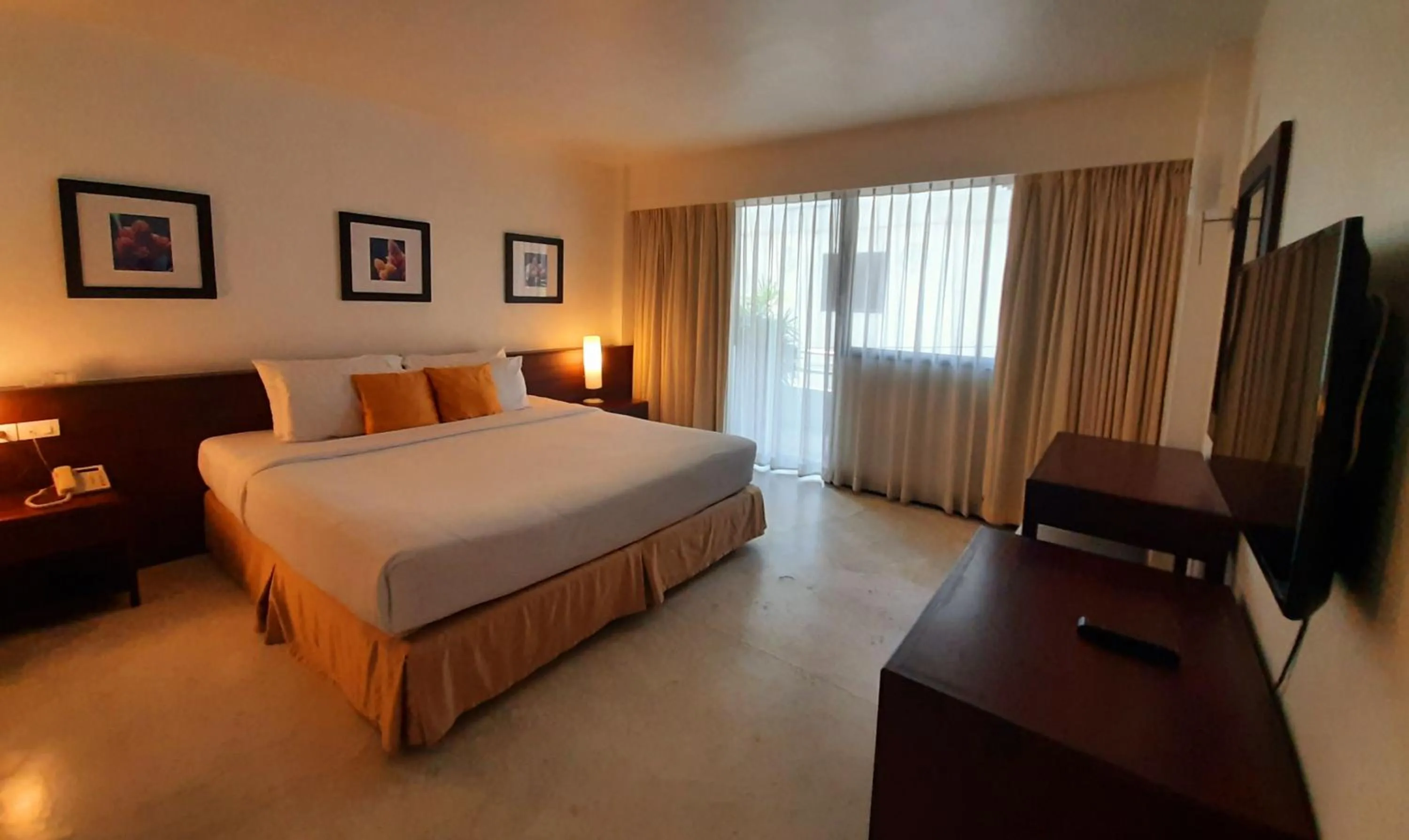 Bedroom, Bed in Grand Hotel