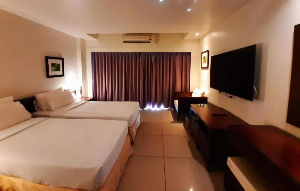 Bedroom, Bed in Grand Hotel Bedroom, Bed in Grand Hotel