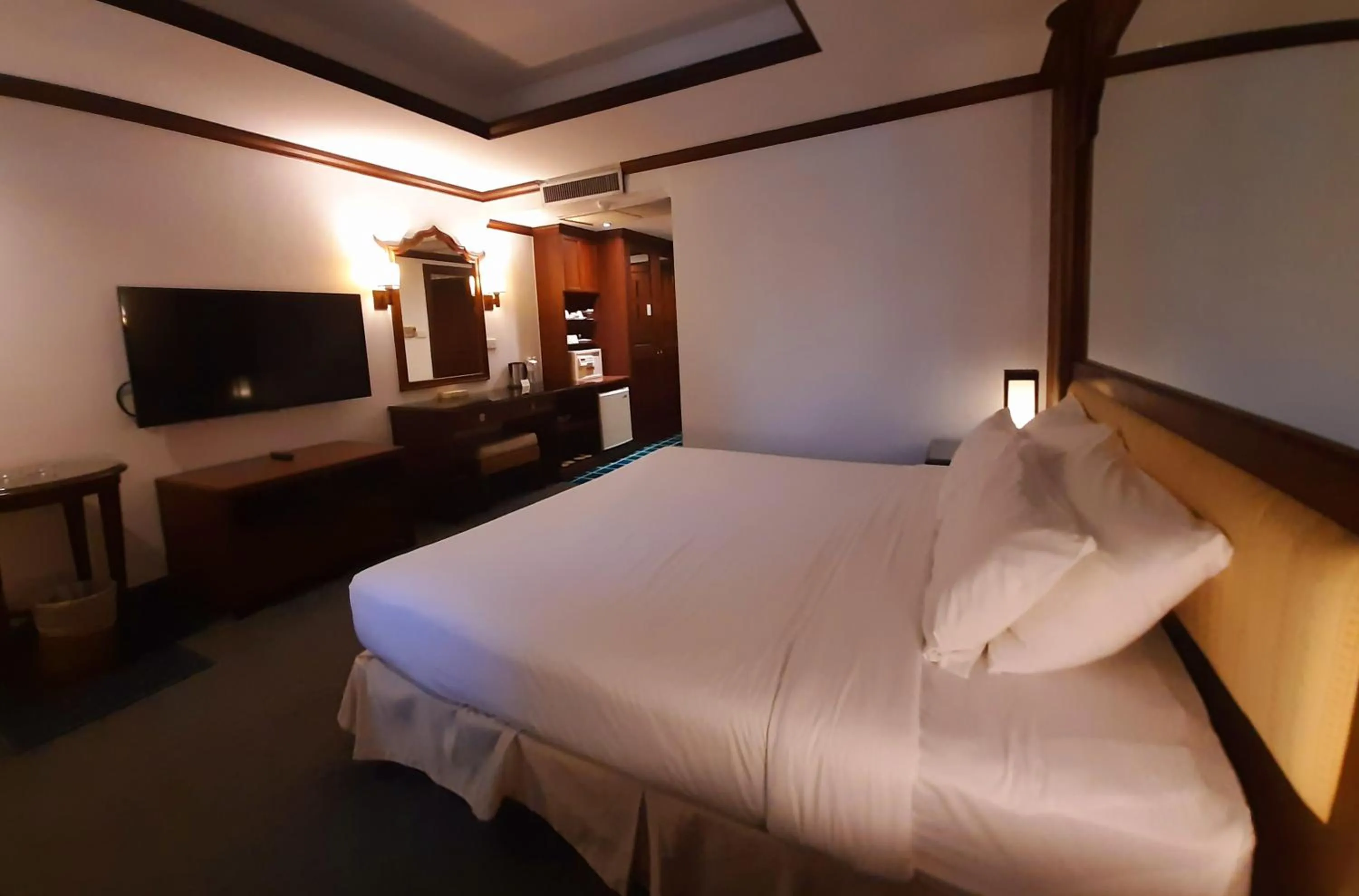 Bedroom, Bed in Grand Hotel