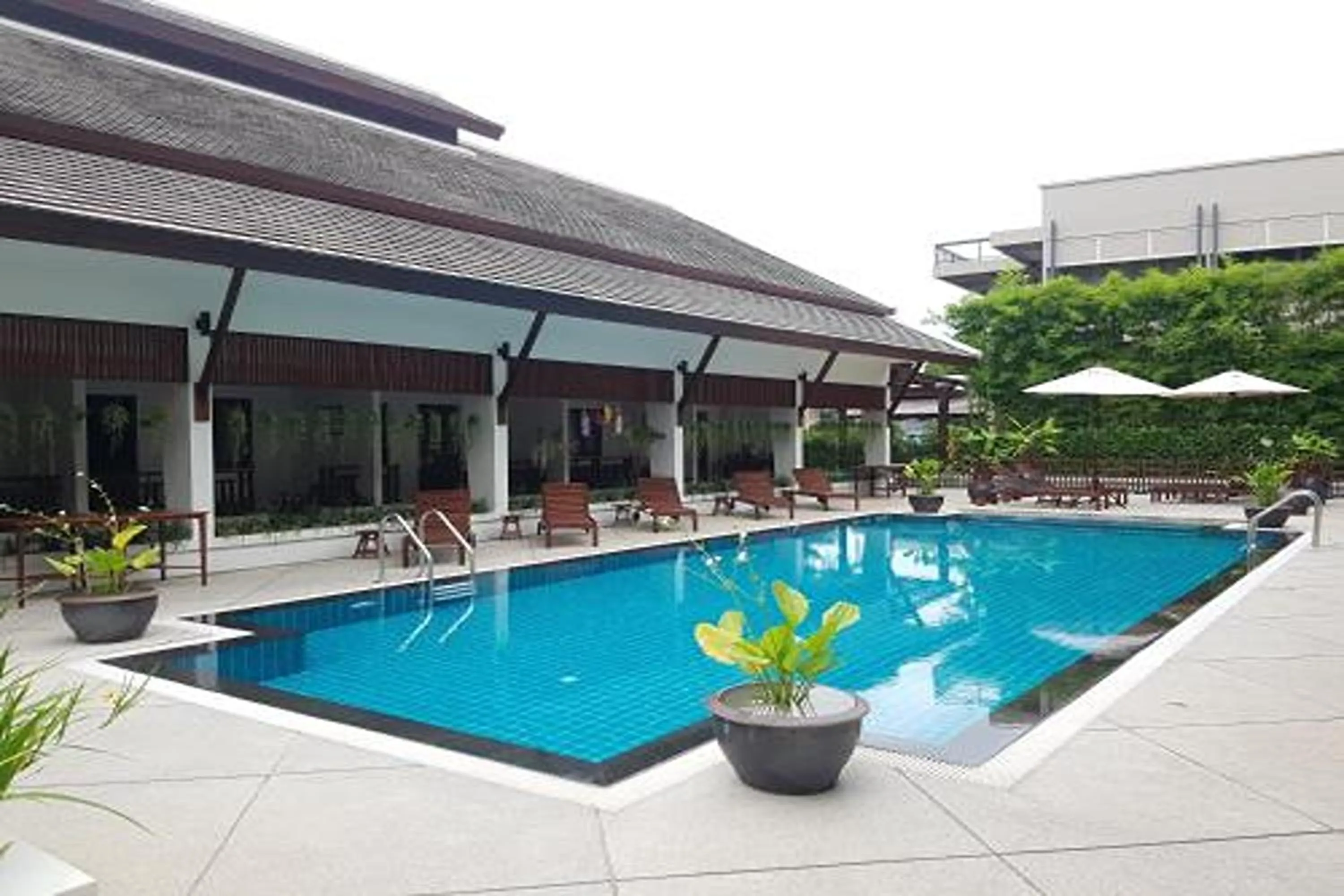 Swimming pool in Villa Sanpakoi