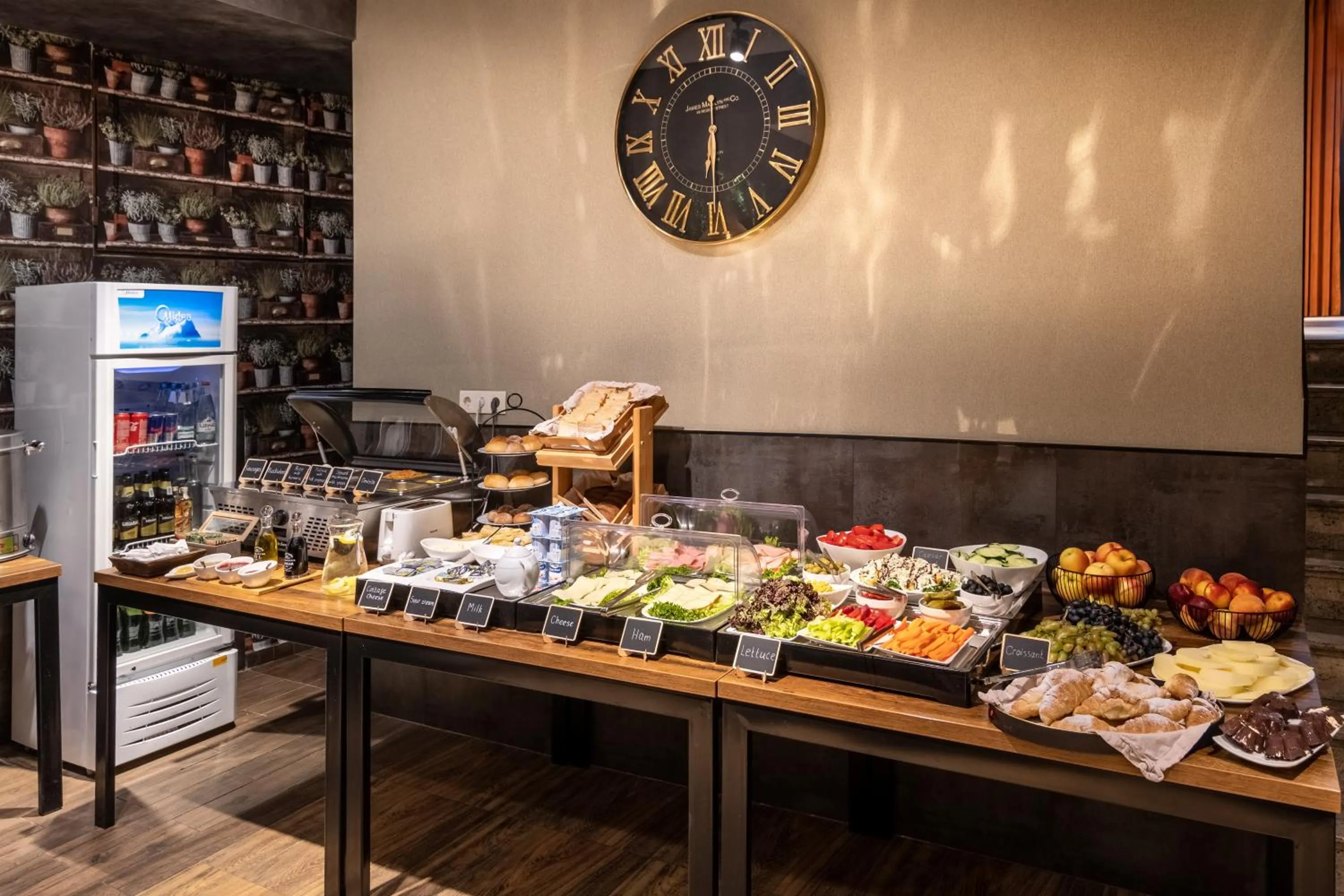 Breakfast in Hotel City