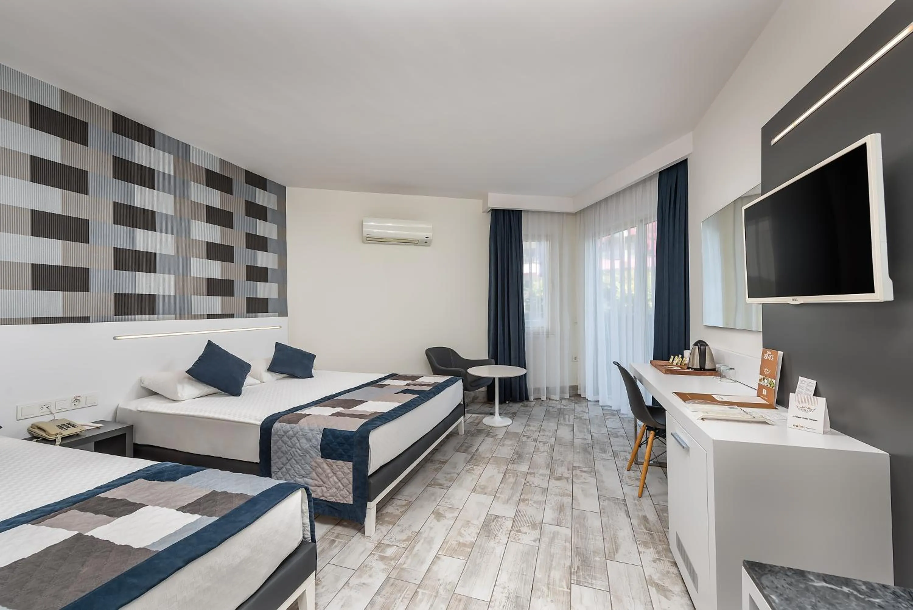 Photo of the whole room, Bed in White City Beach Adult Only