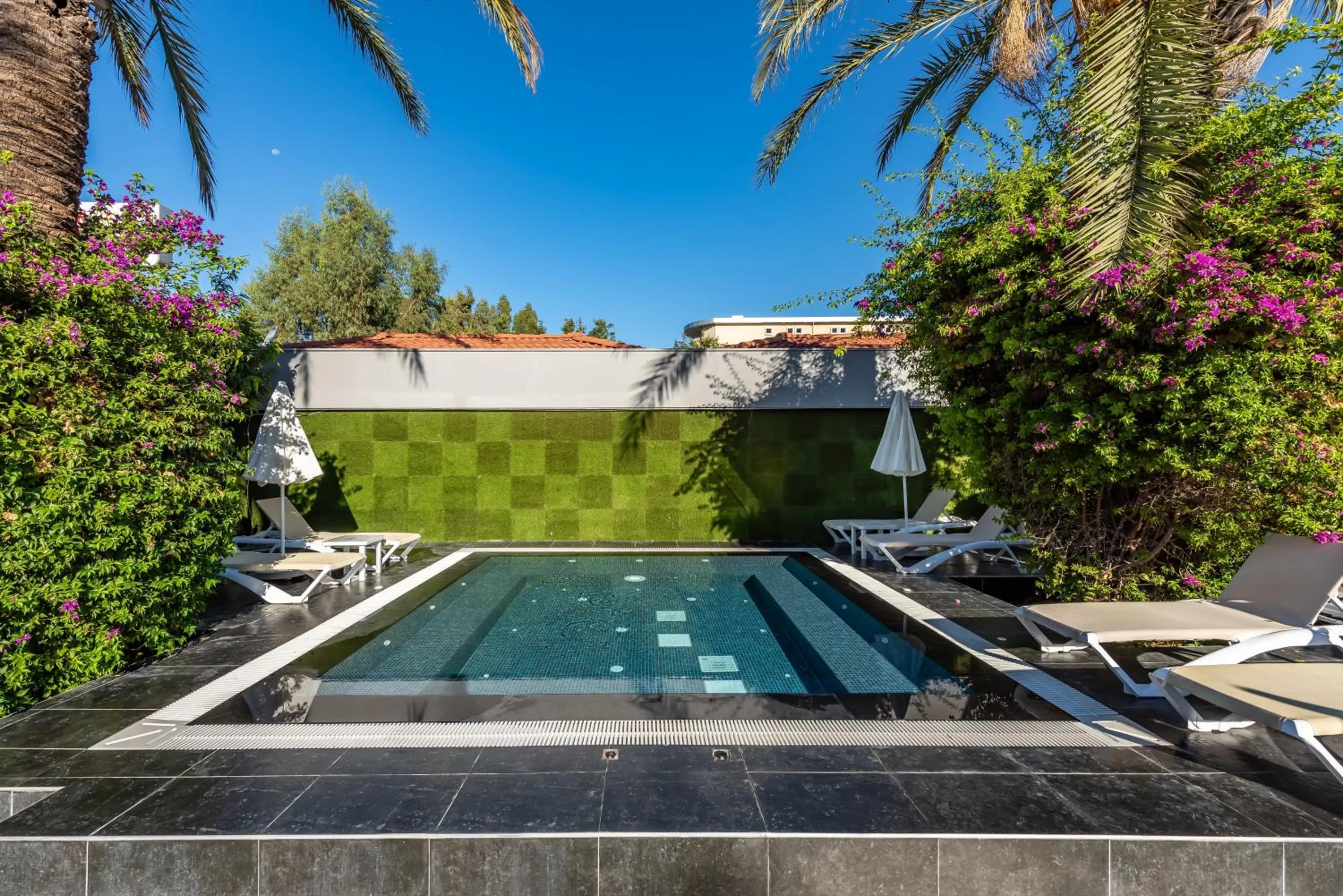 Area and facilities in White City Beach Adult Only