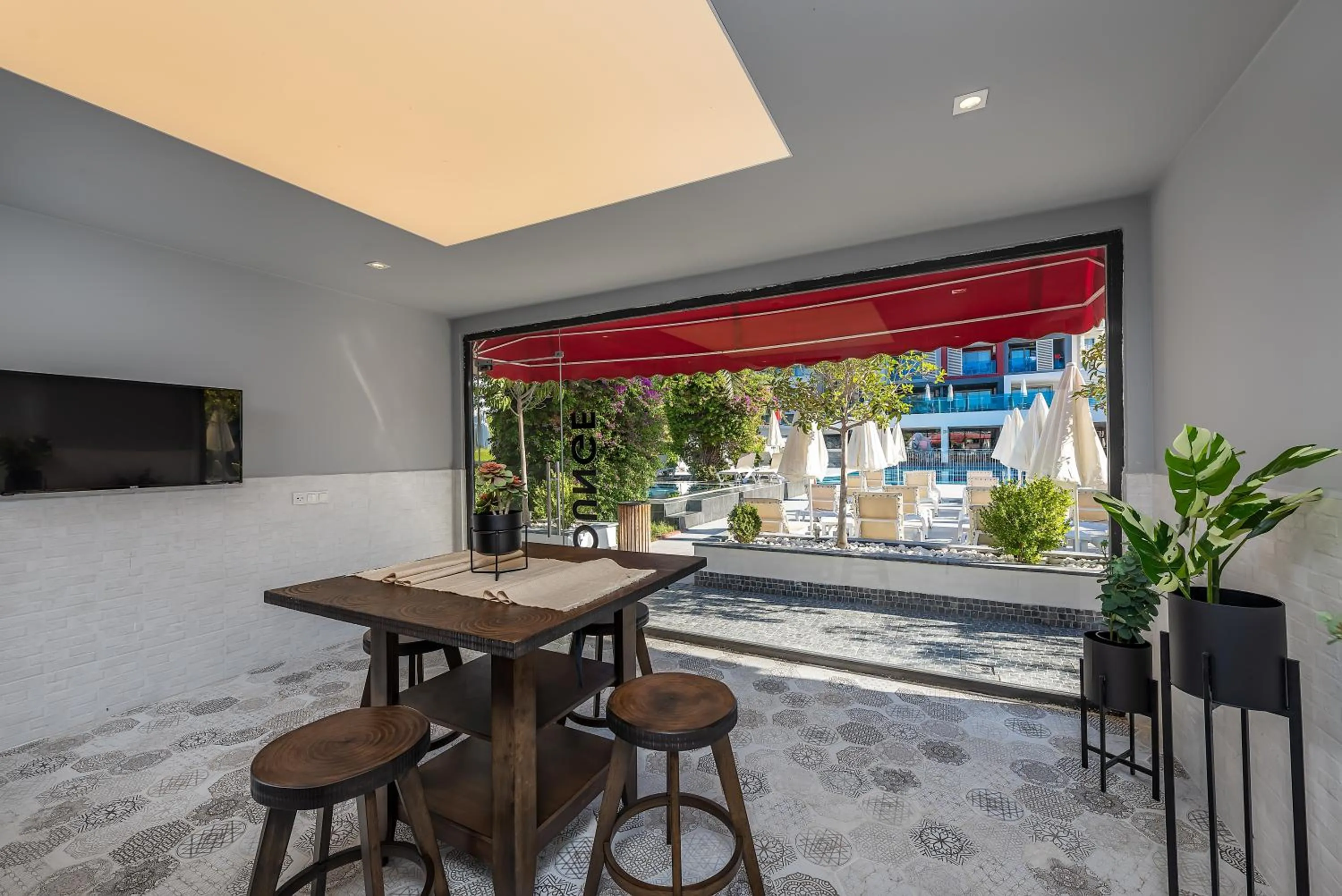 Restaurant/places to eat in White City Beach Adult Only