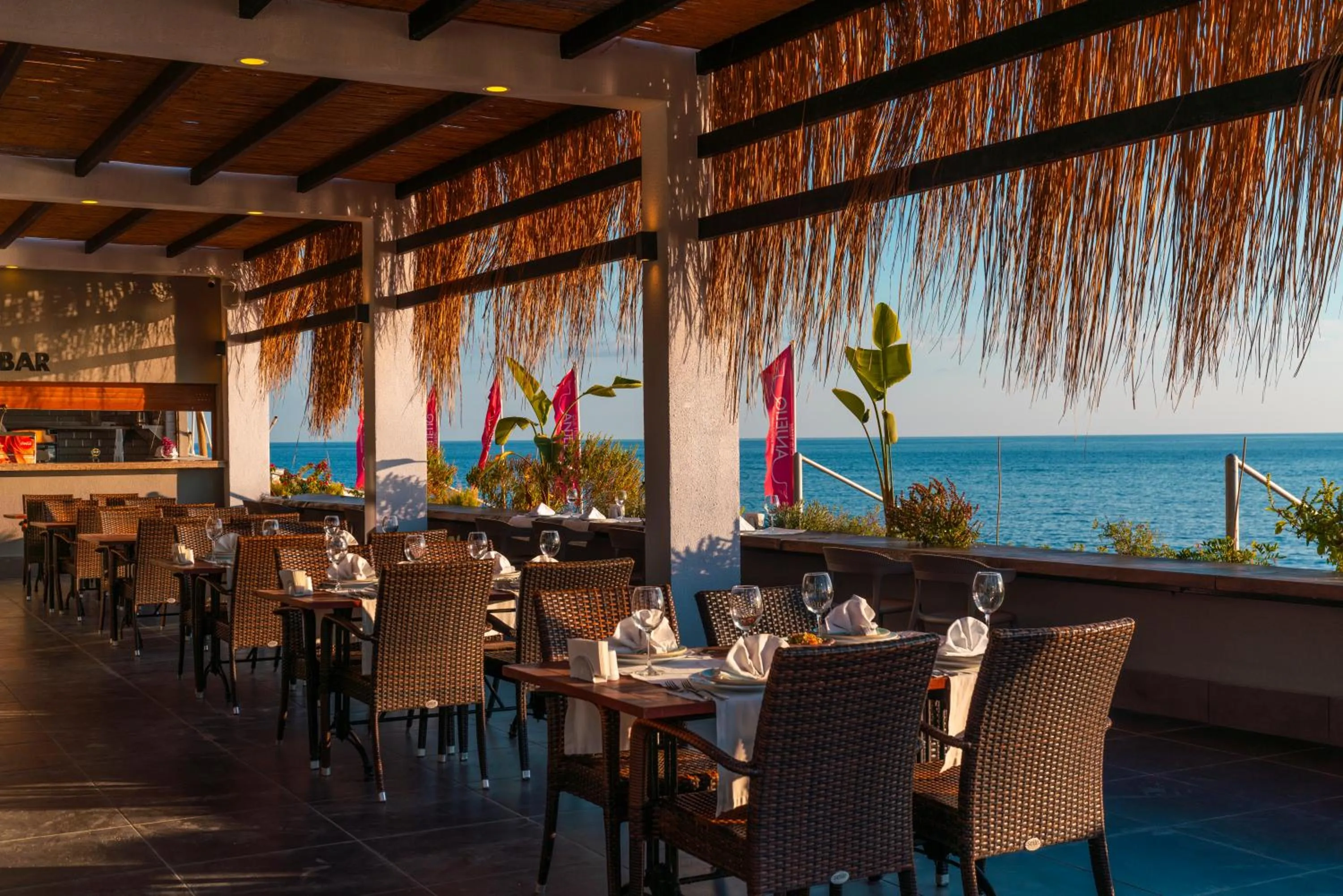 Restaurant/places to eat in White City Beach Adult Only