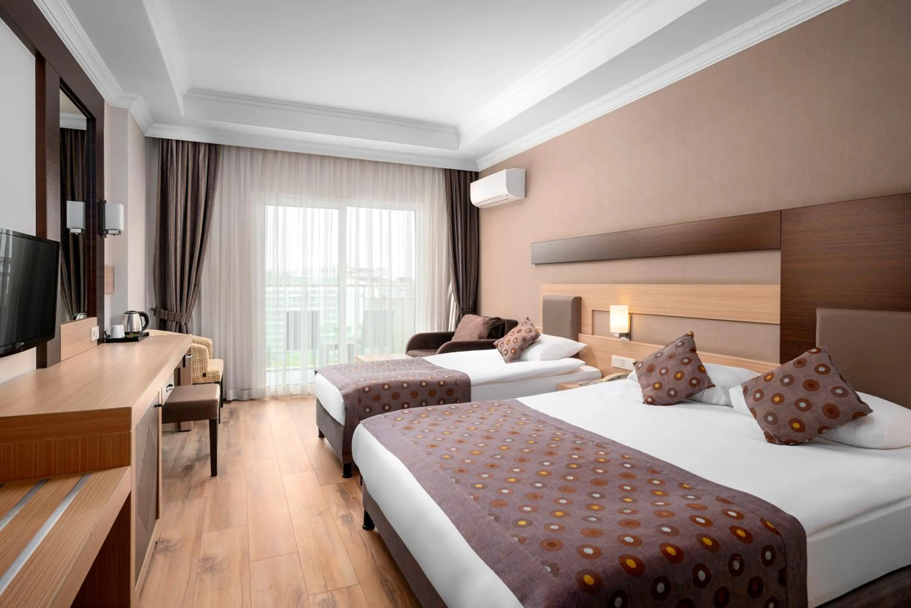 Photo of the whole room, Bed in Telatiye Resort Hotel