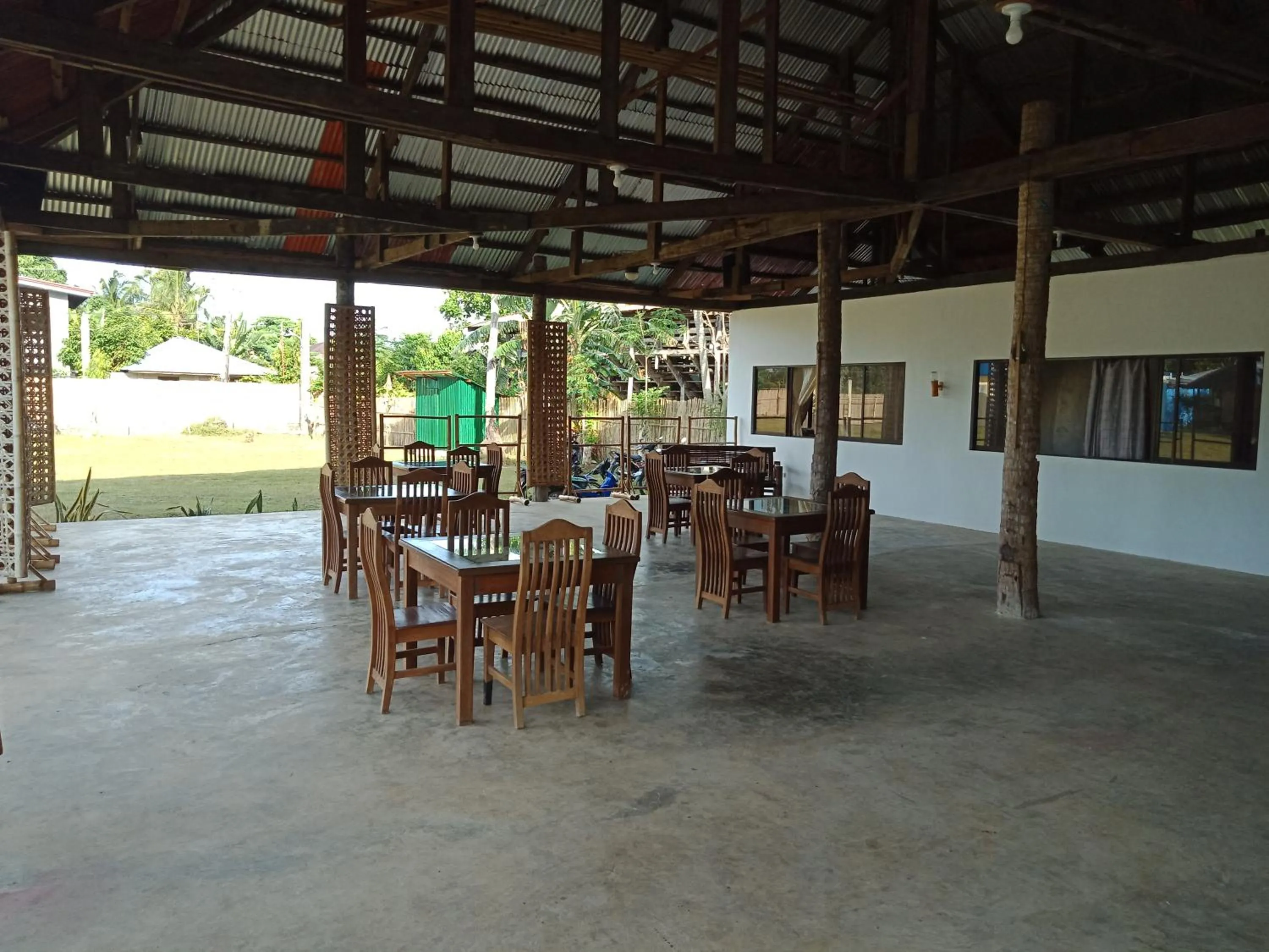 Restaurant/places to eat in Ander Divers Garden Resort