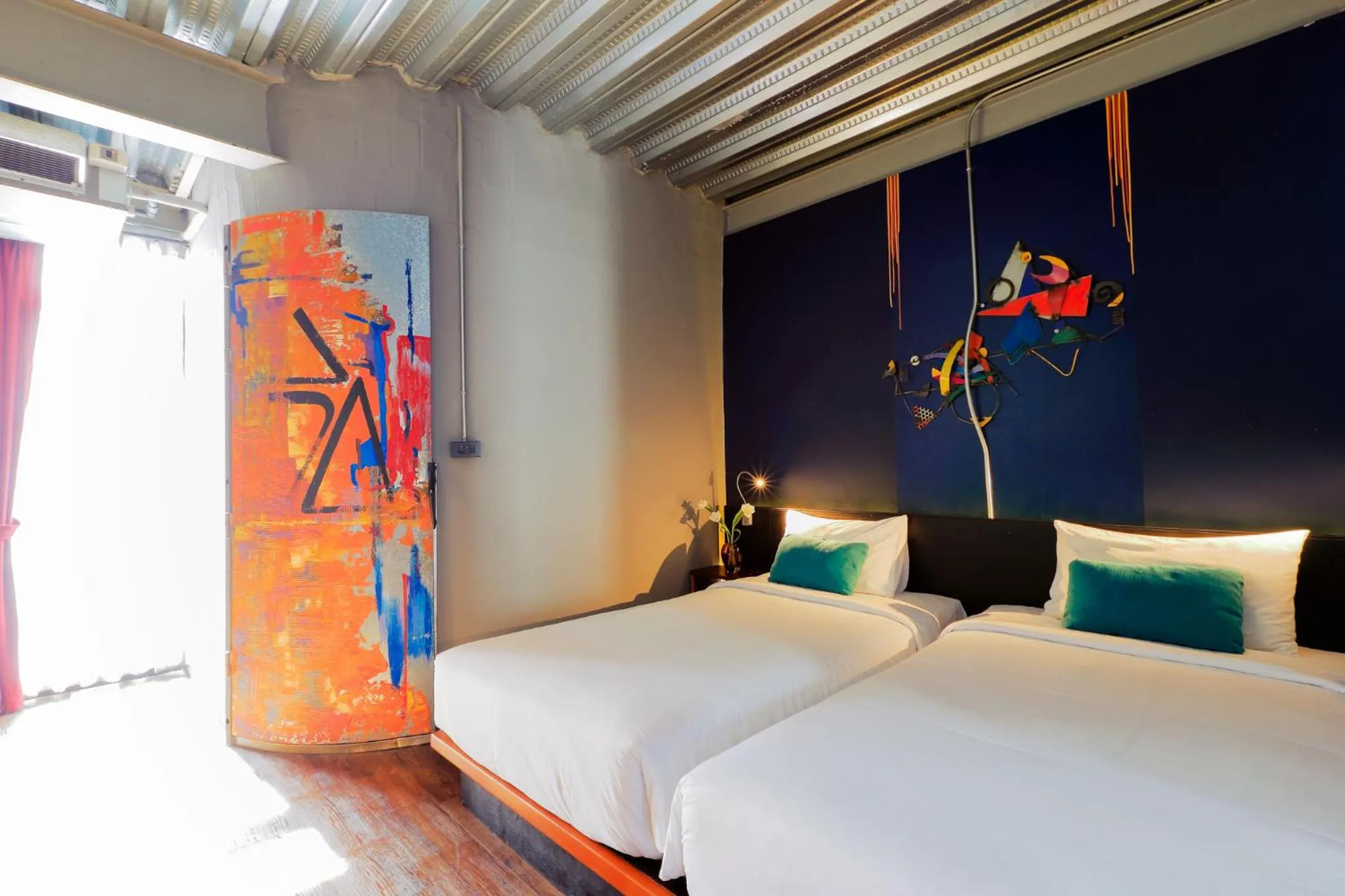 Bed in MeStyle Garage Hotel