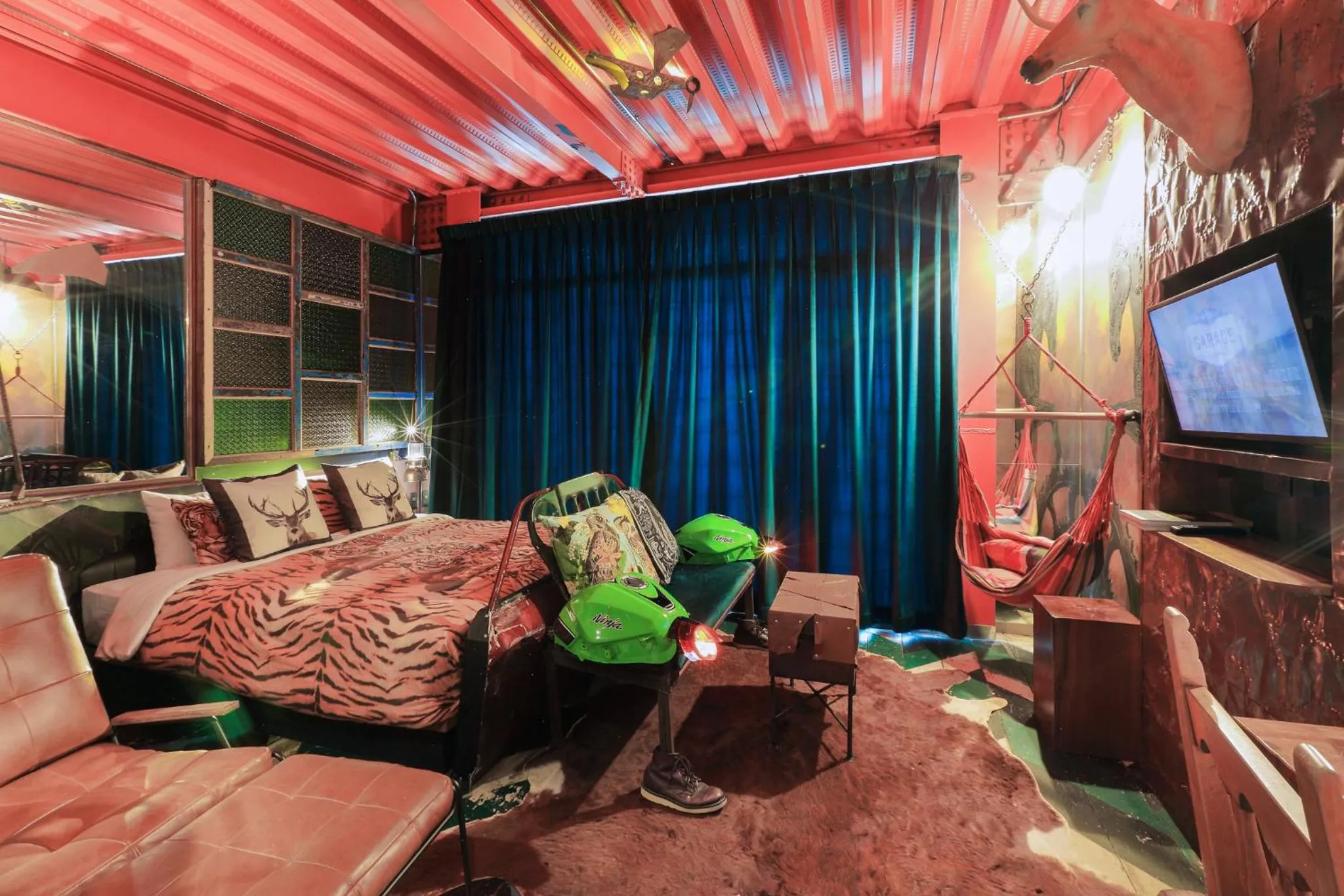 Bed in MeStyle Garage Hotel