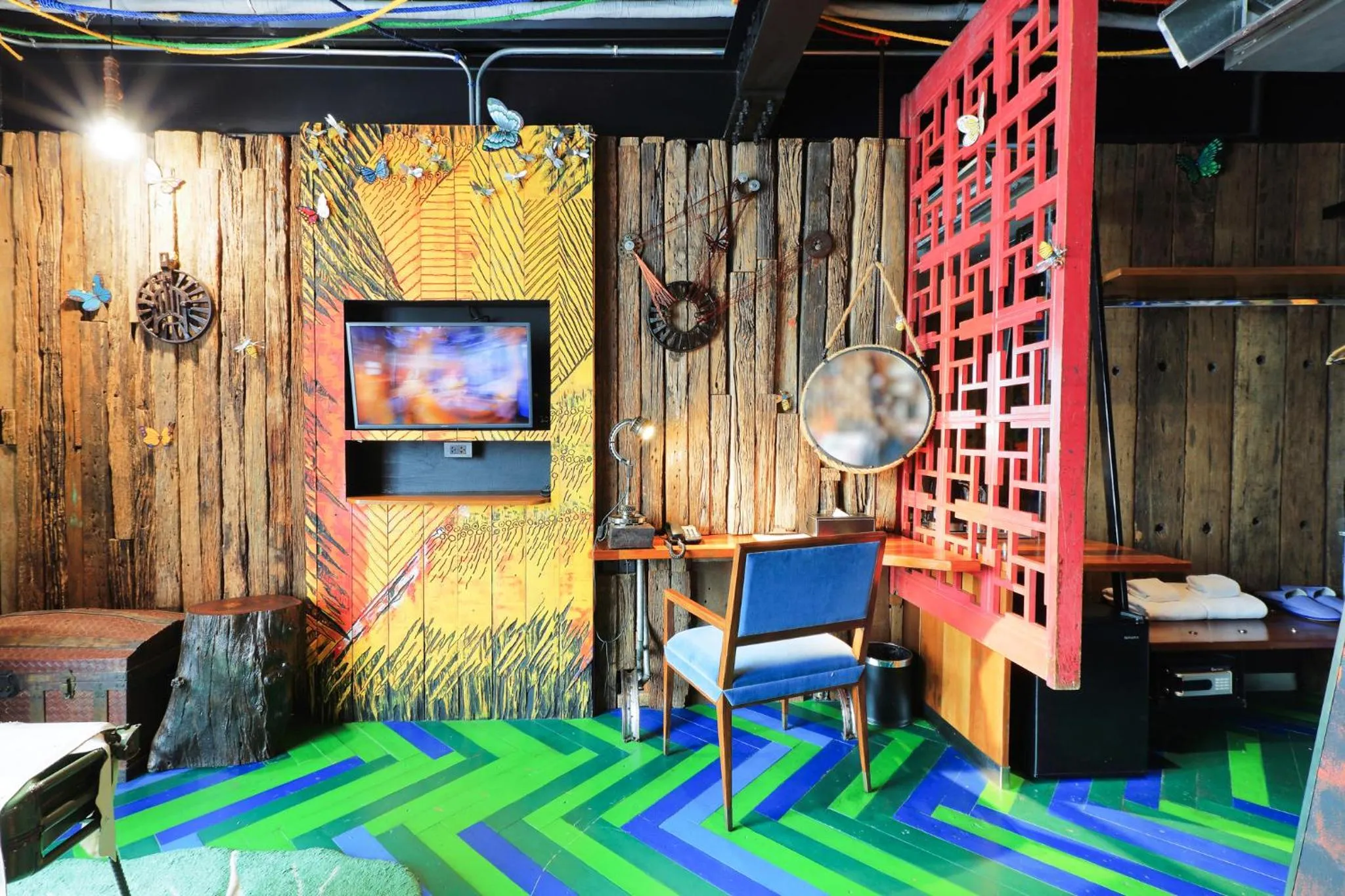 Seating area in MeStyle Garage Hotel