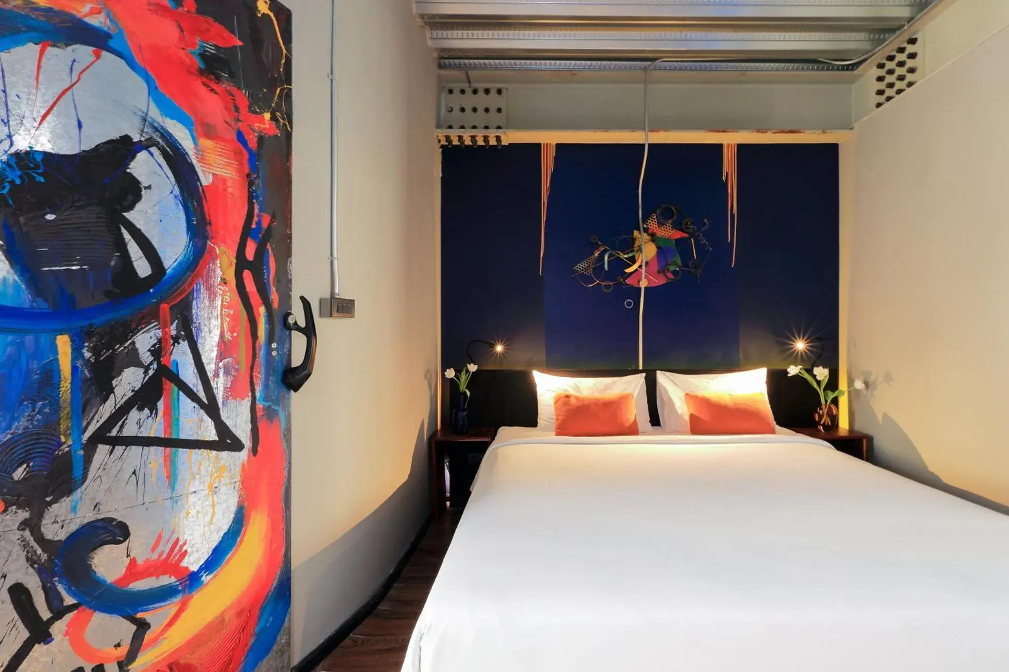 Bed in MeStyle Garage Hotel Bed in MeStyle Garage Hotel