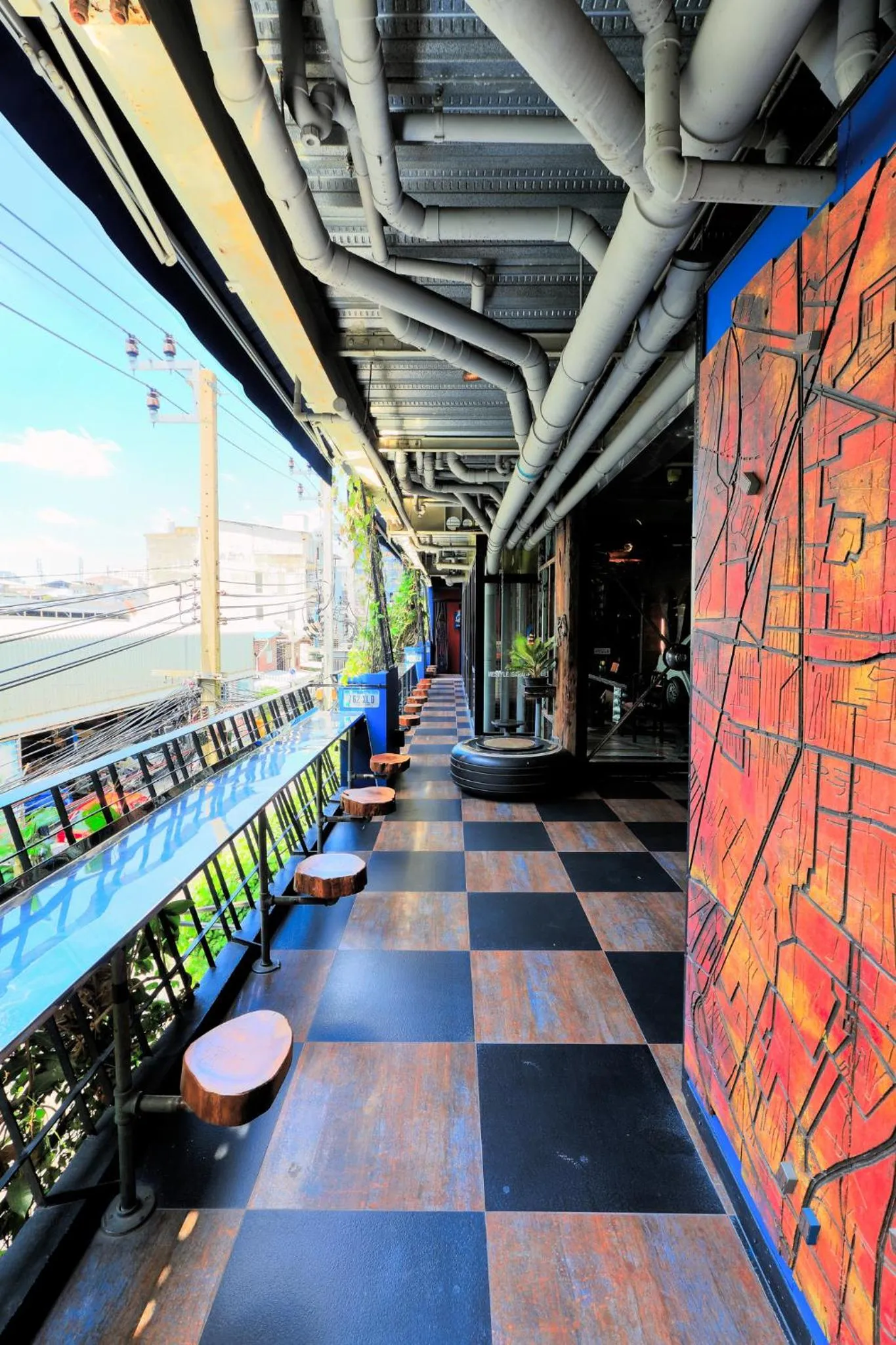 Restaurant/places to eat in MeStyle Garage Hotel