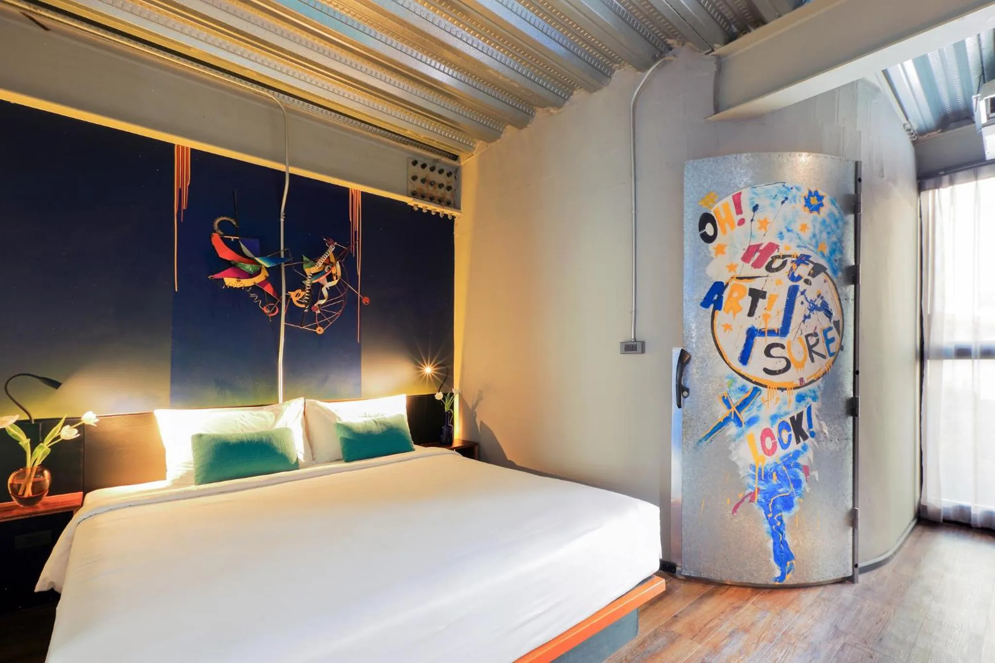 Bed in MeStyle Garage Hotel