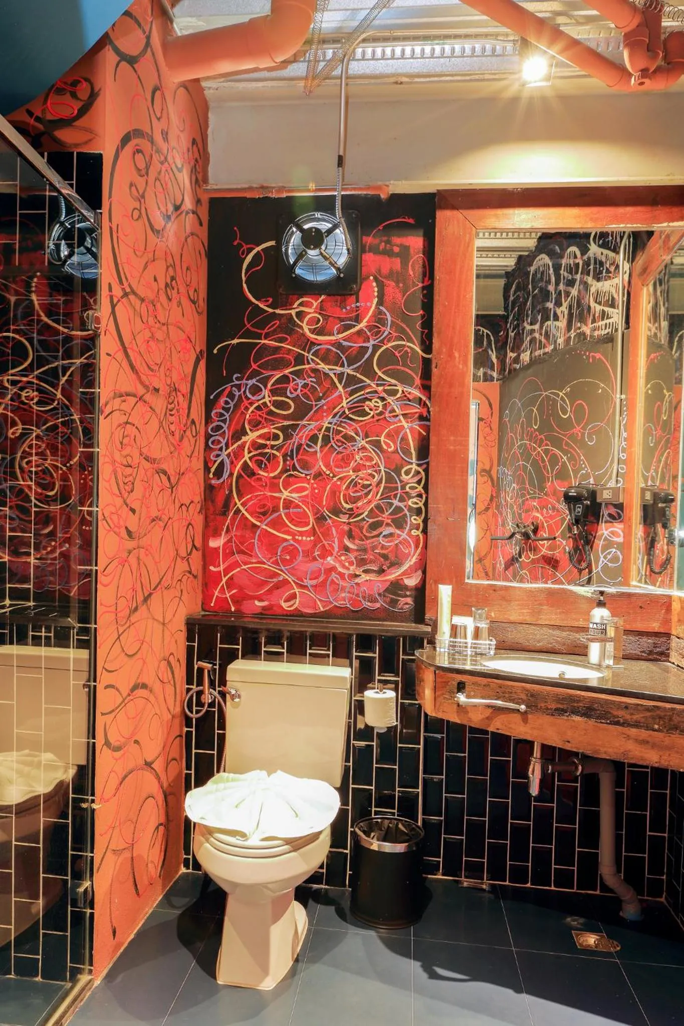 Toilet in MeStyle Garage Hotel