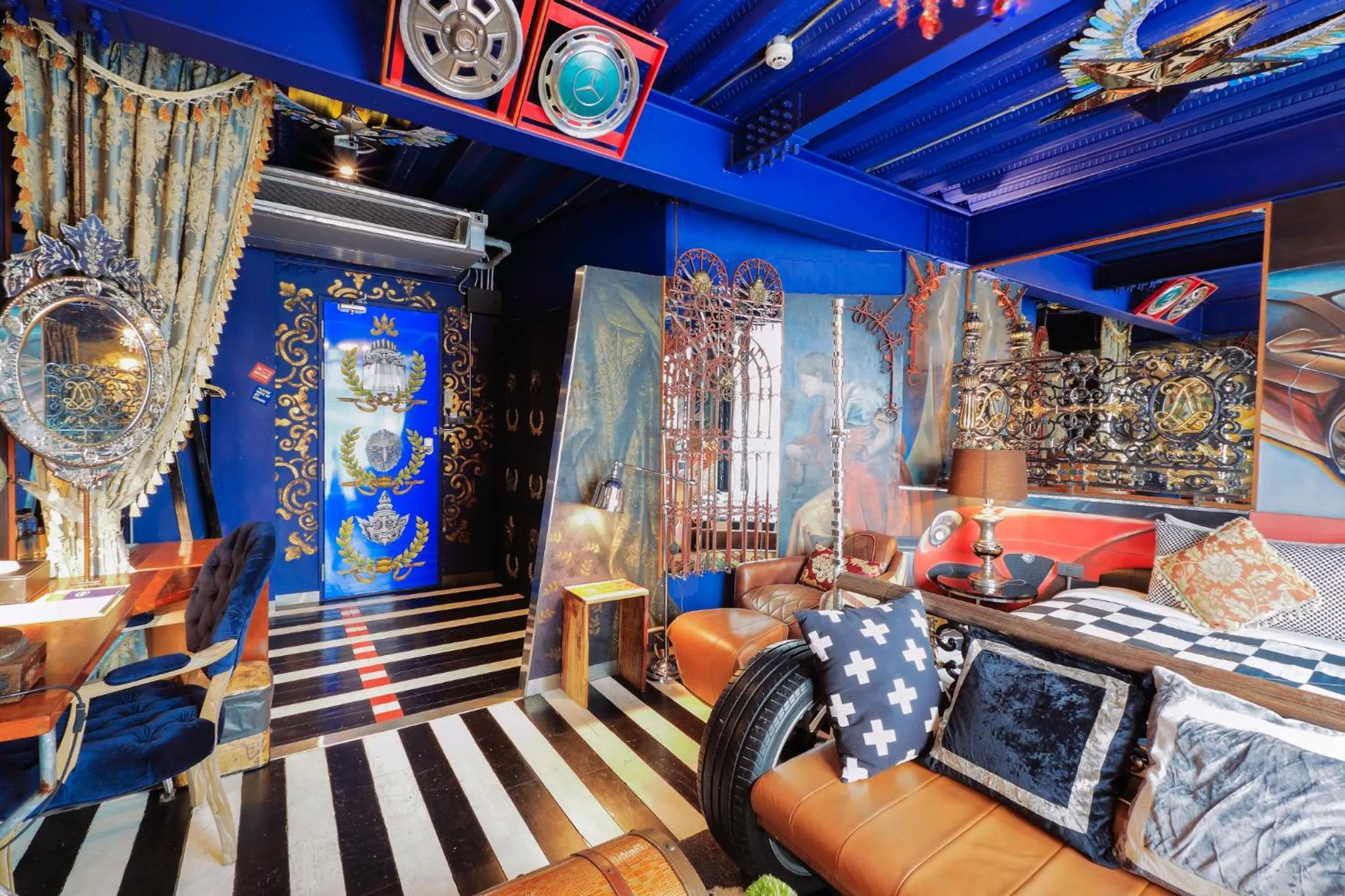 Seating area in MeStyle Garage Hotel