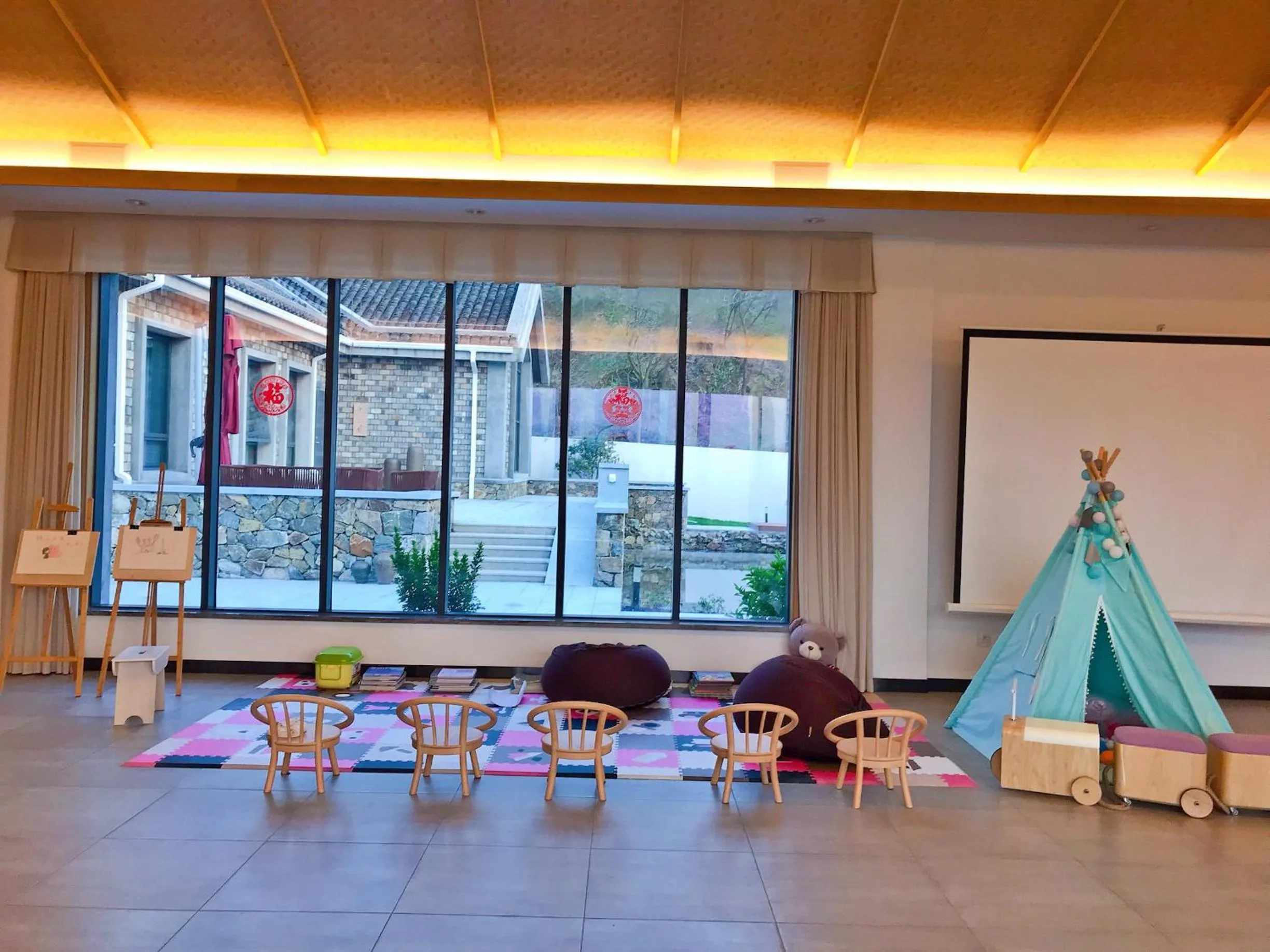 Living room in Bloom Over The Sea by JinSpecial