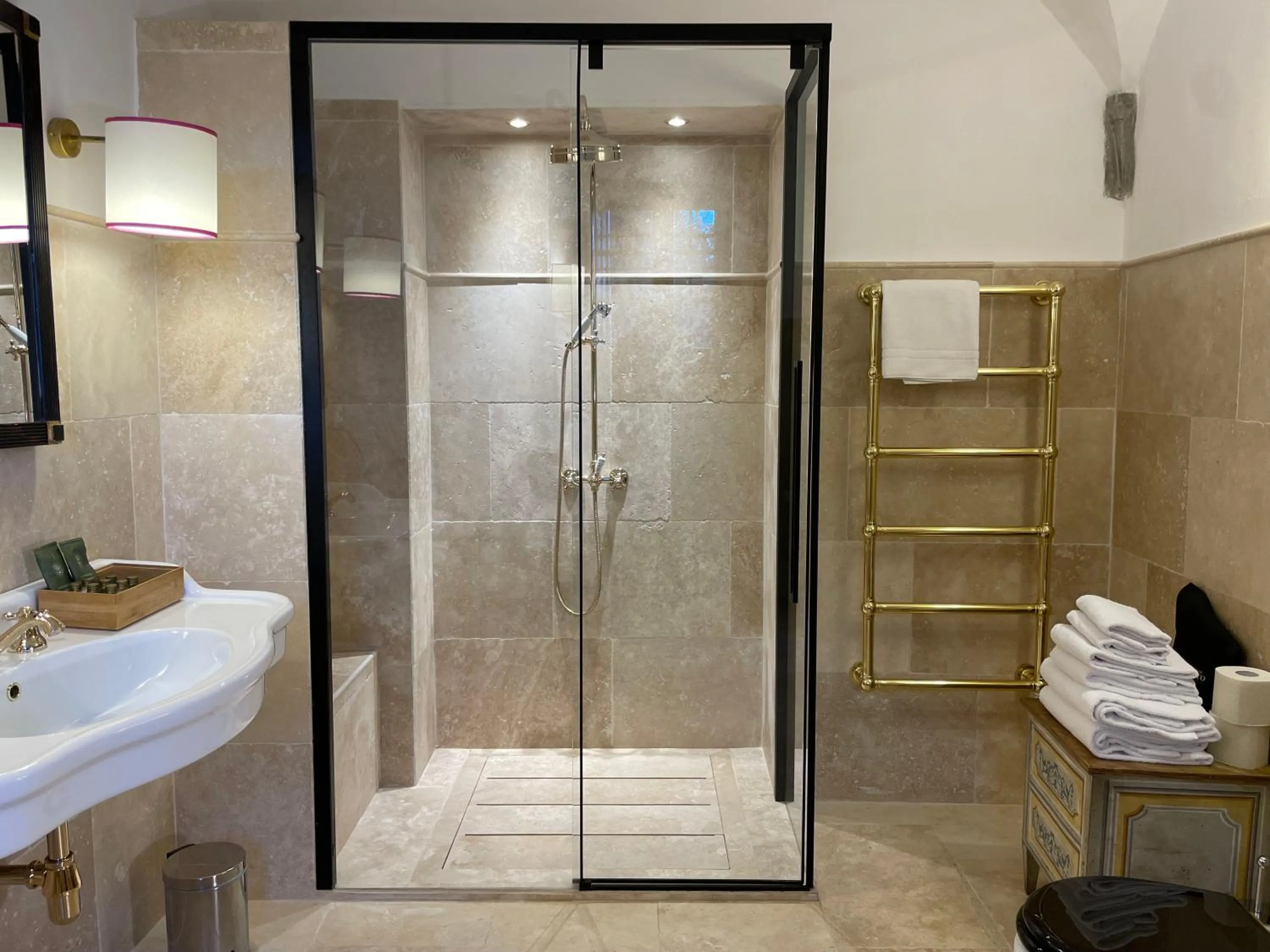 Bathroom in Castello Di Meleto