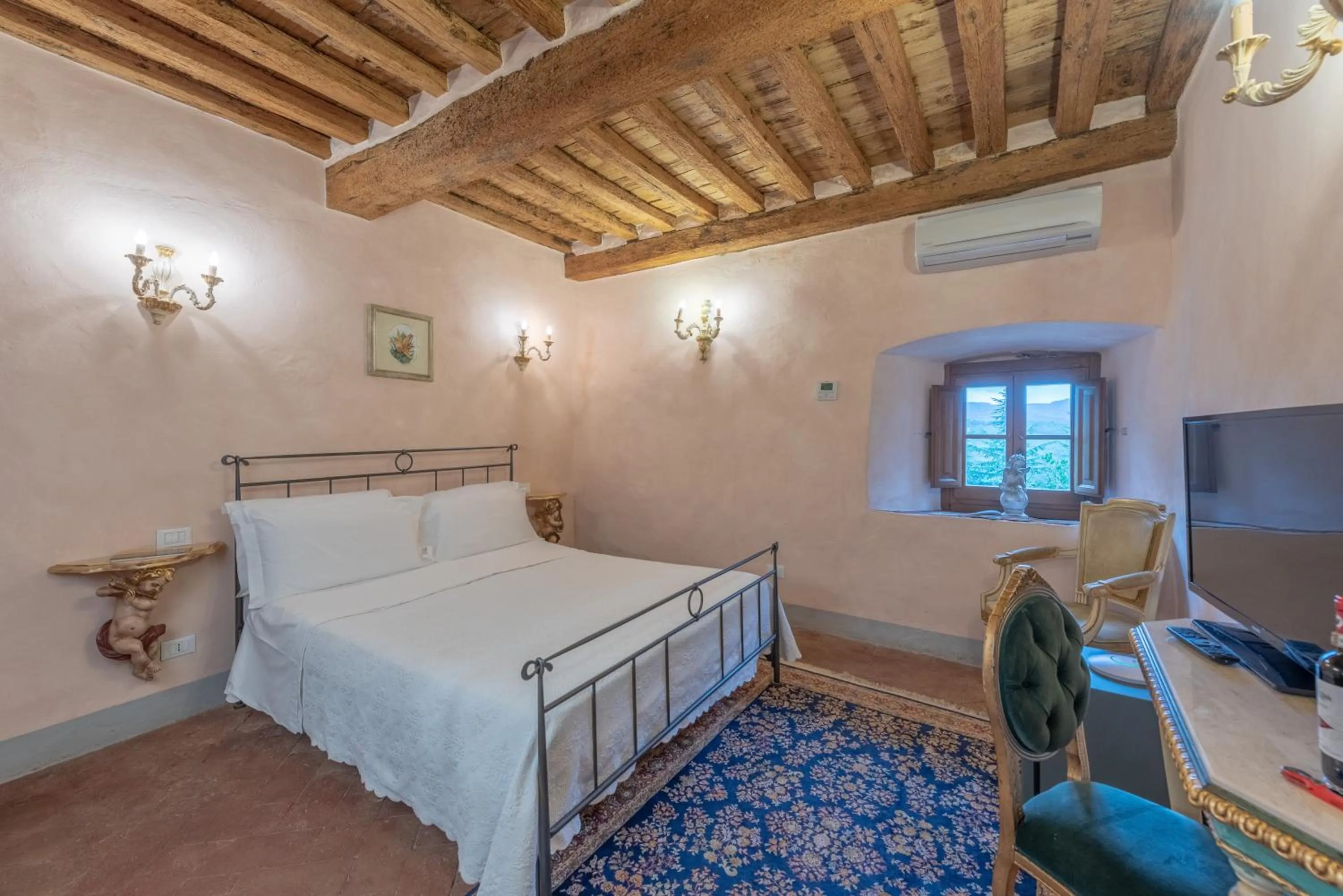 Bed in Castello Di Meleto