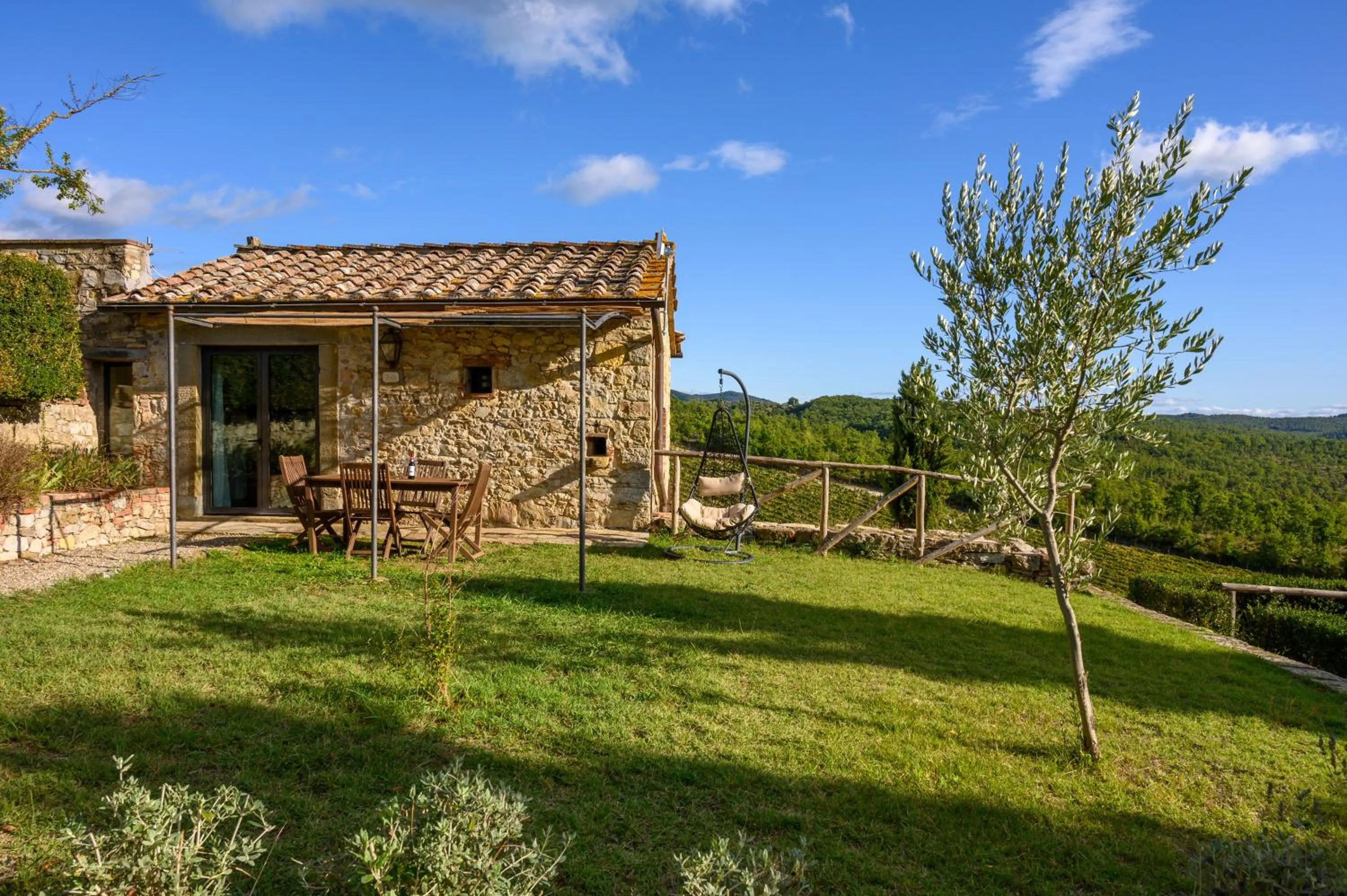 Property building in Castello Di Meleto