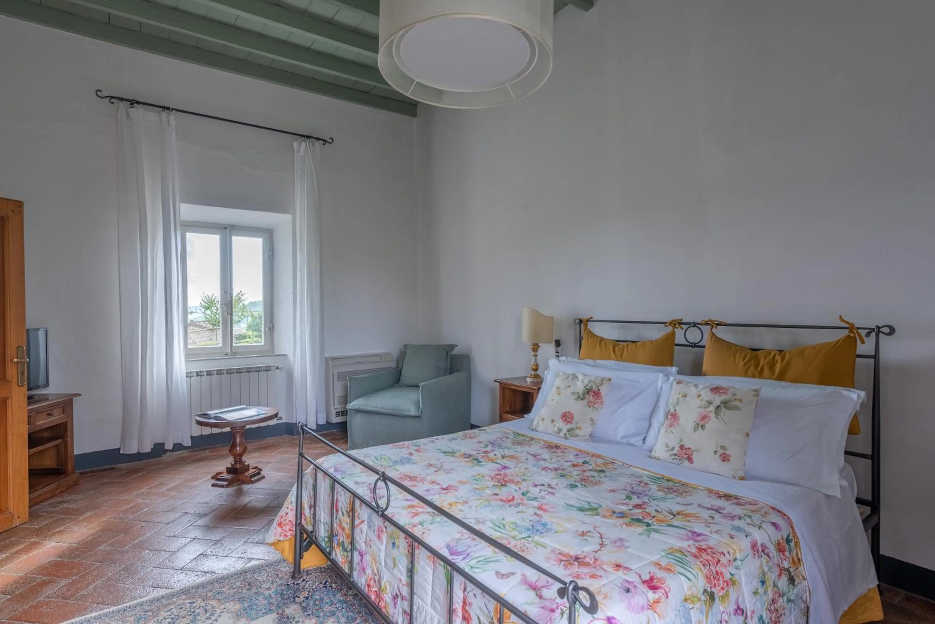 Bed in Castello Di Meleto