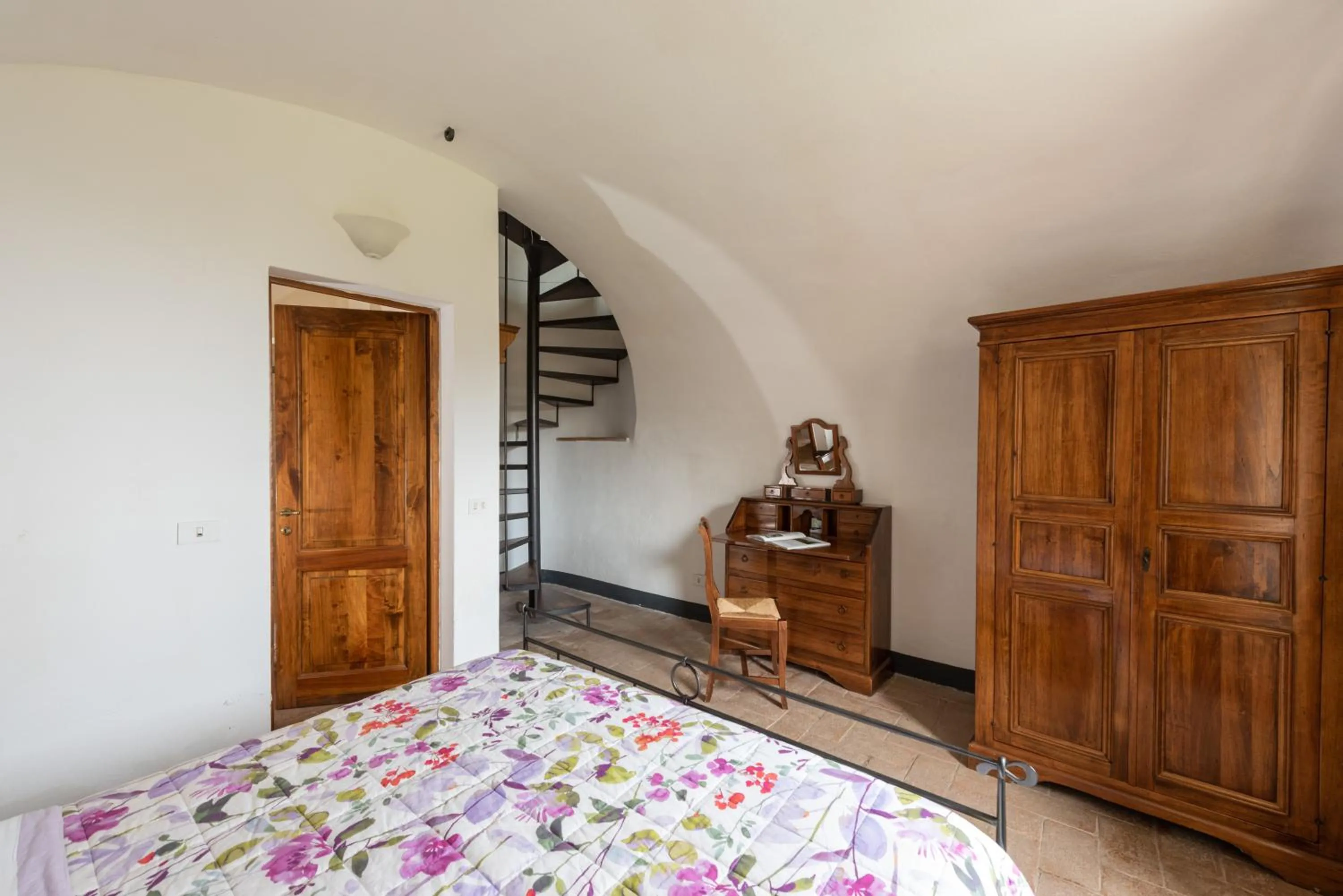 Photo of the whole room, Bed in Castello Di Meleto