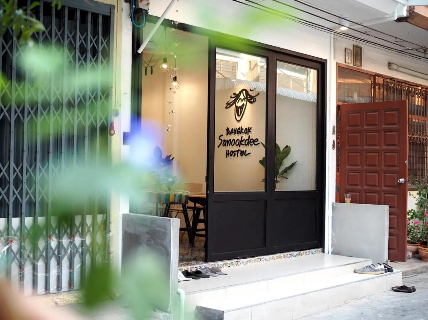 Facade/entrance in Bangkok Sanookdee Hostel