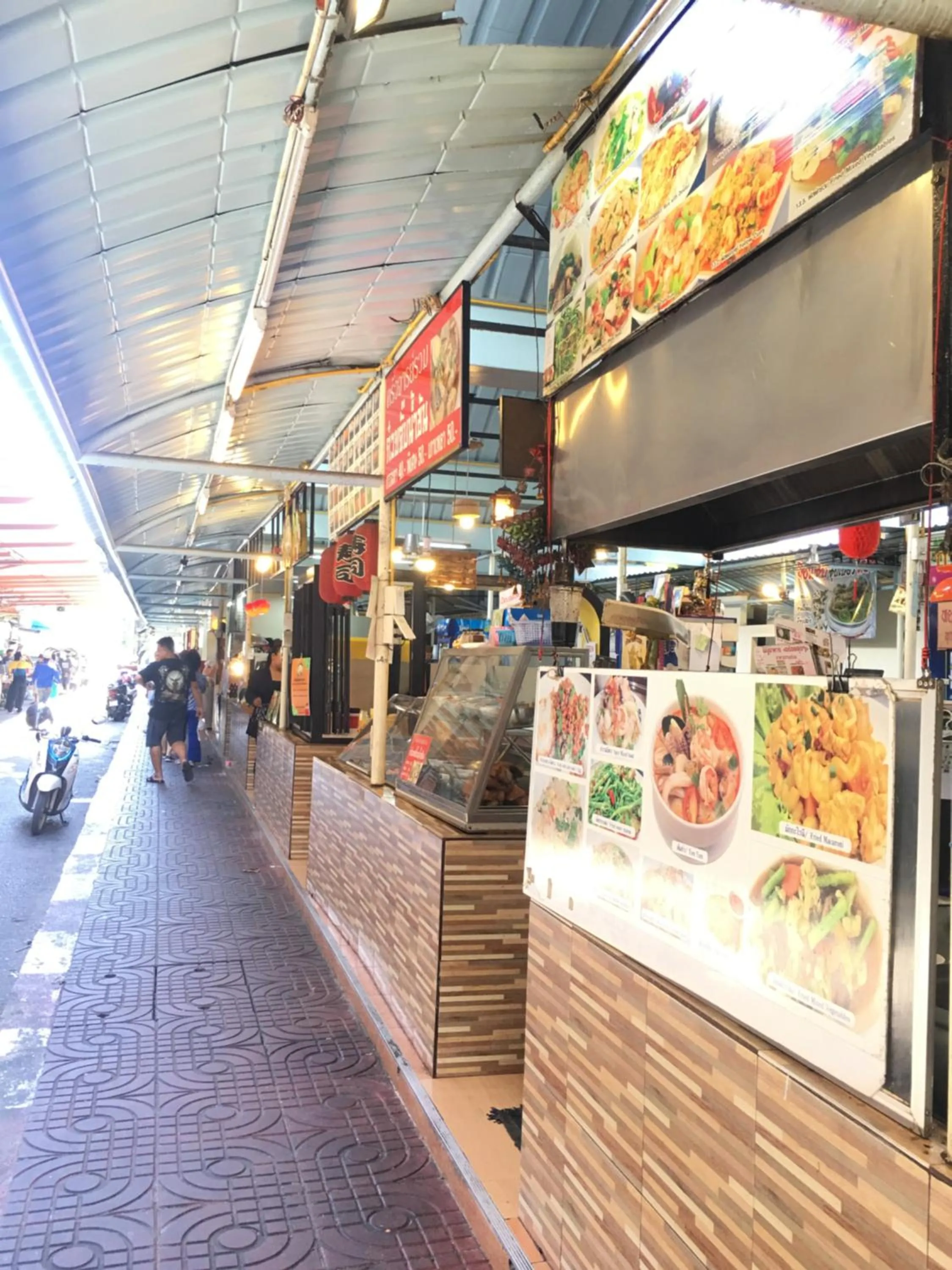 Restaurant/places to eat in Bangkok Sanookdee Hostel