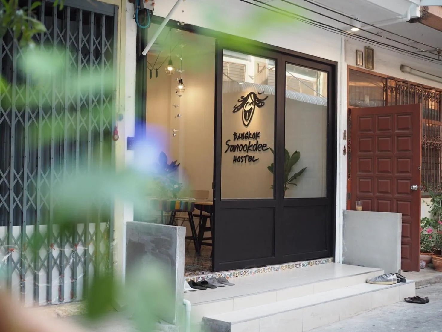 Facade/entrance in Bangkok Sanookdee Hostel