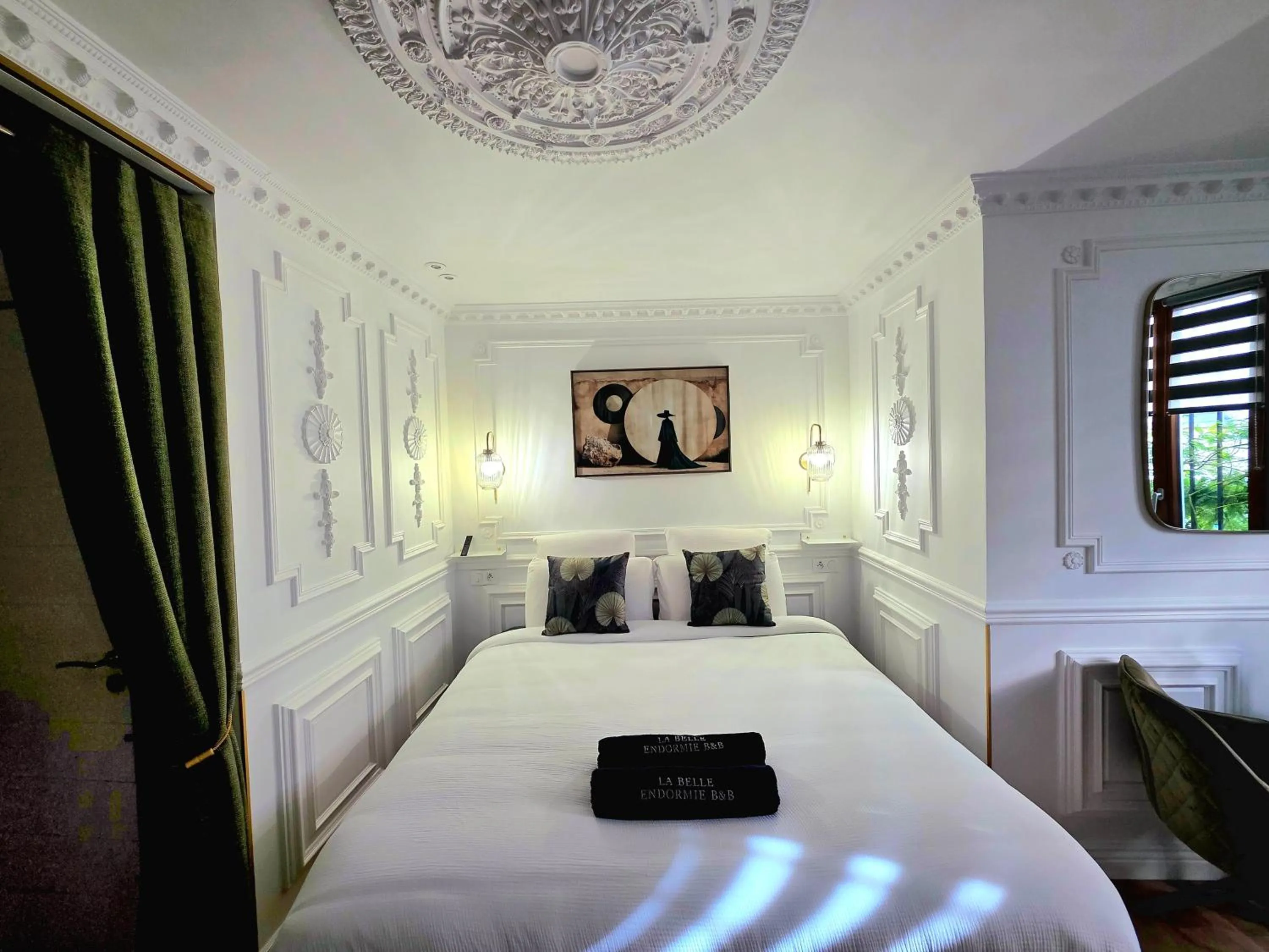 Bed in La Belle Endormie B&B French Guest house