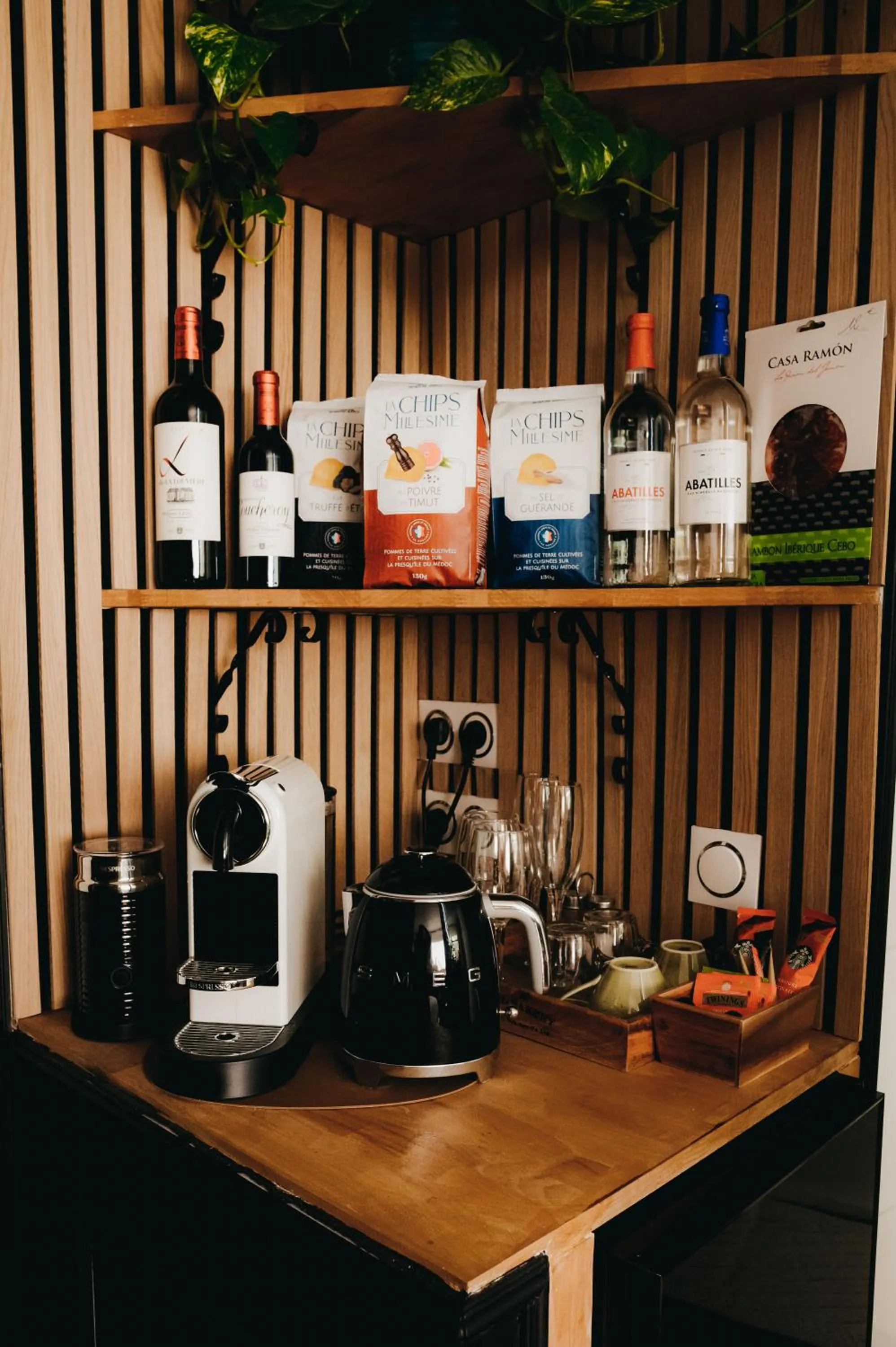 Coffee/tea facilities in La Belle Endormie B&B French Guest house