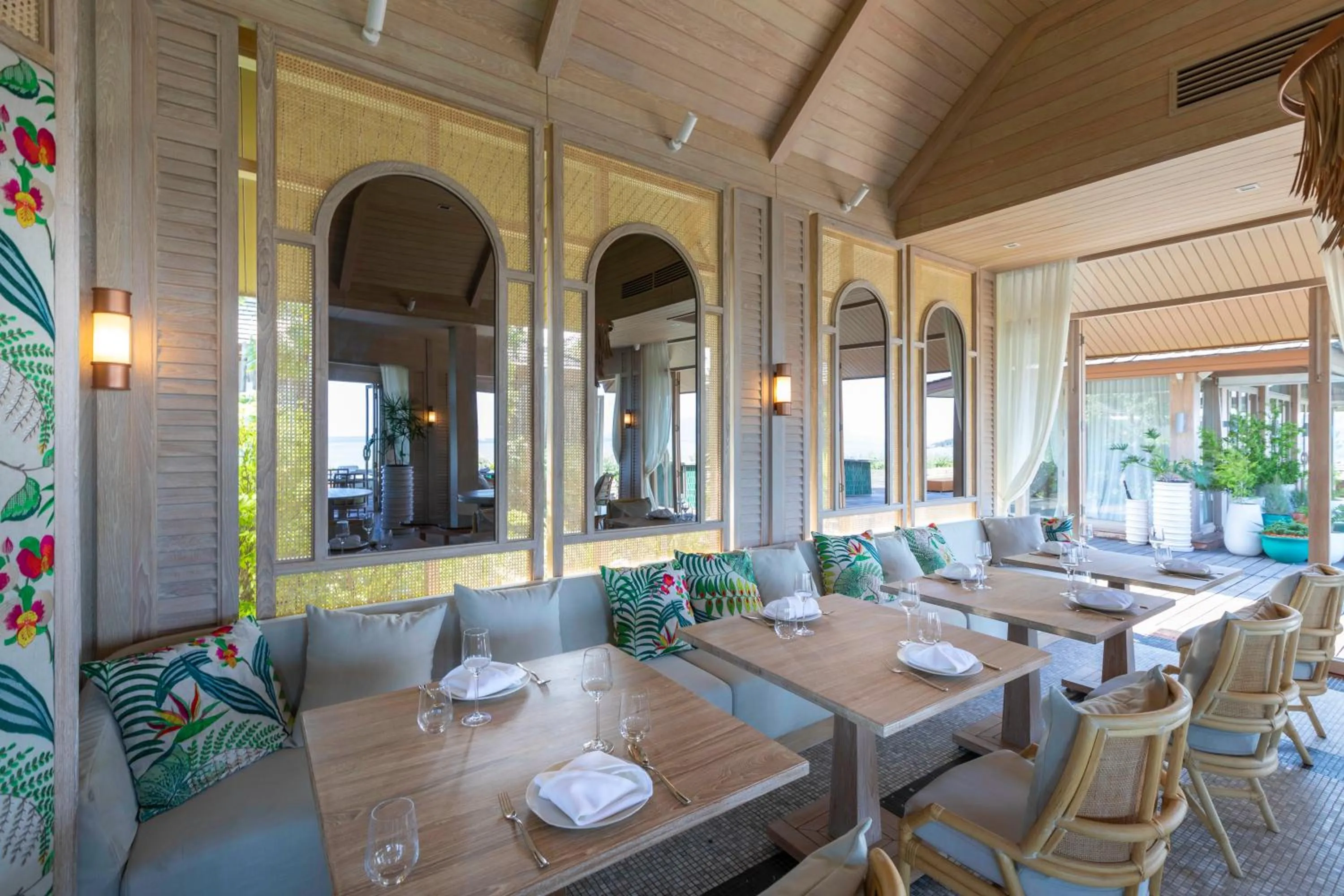 Restaurant/places to eat in Cape Fahn Hotel - Private Islands Samui