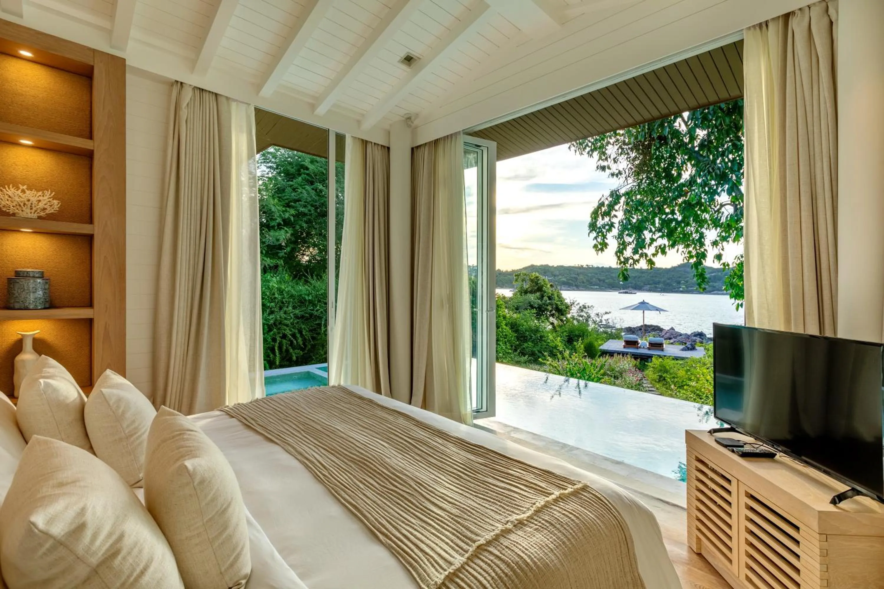 Bed in Cape Fahn Hotel - Private Islands Samui