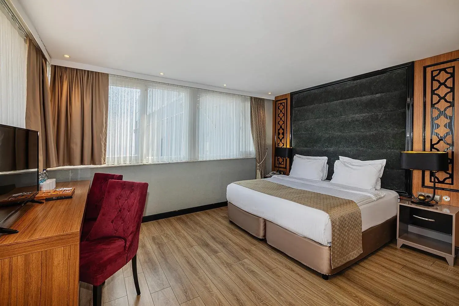 Bed in Aristocrat Hotel Bed in Aristocrat Hotel