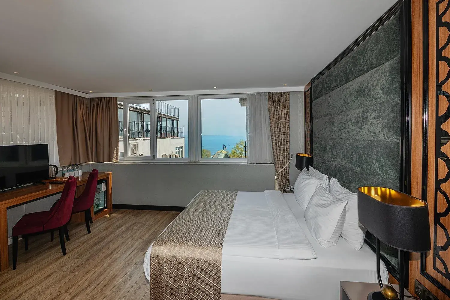 Bed in Aristocrat Hotel Bed in Aristocrat Hotel