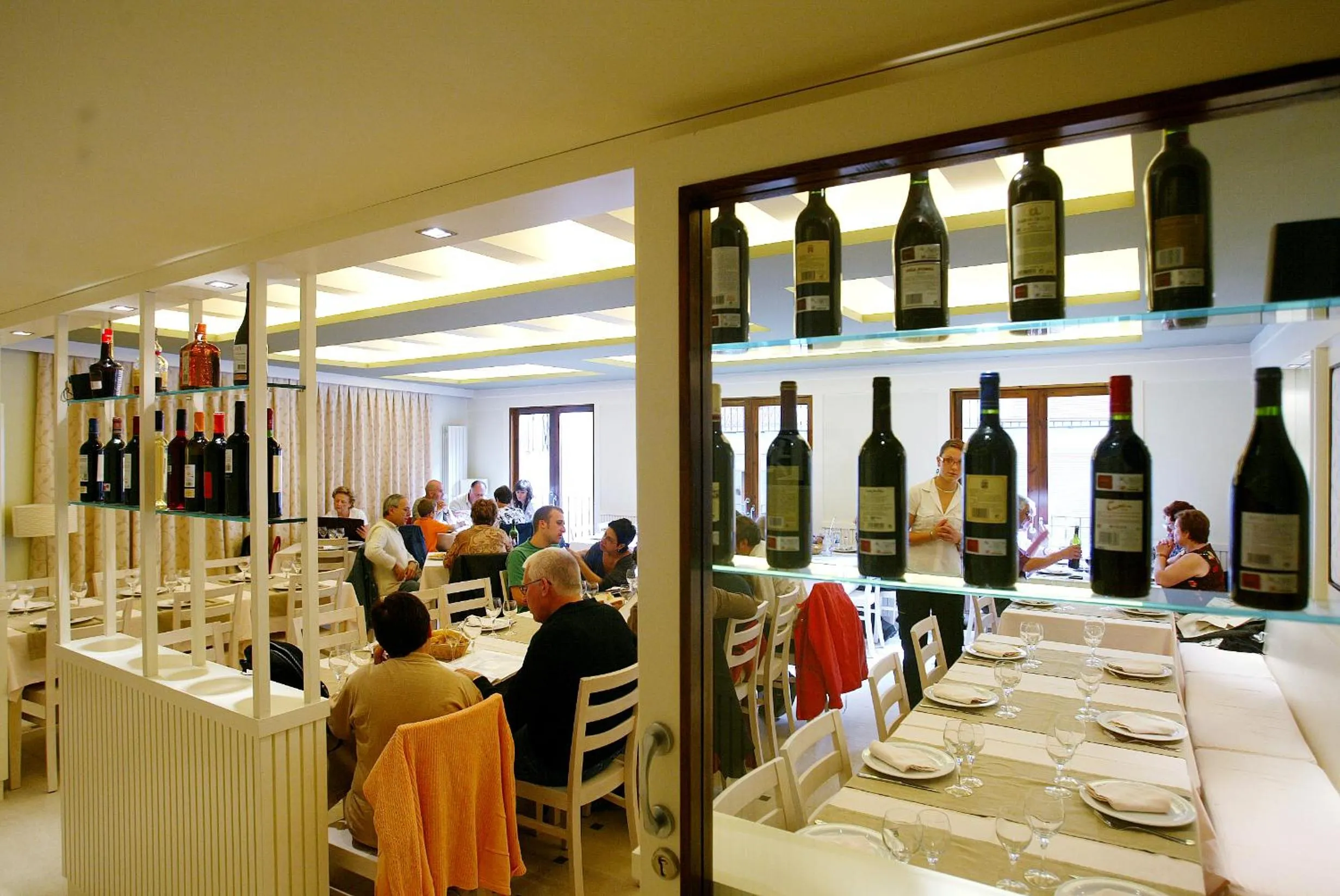 Restaurant/places to eat in Hotel La Fonda Moreno