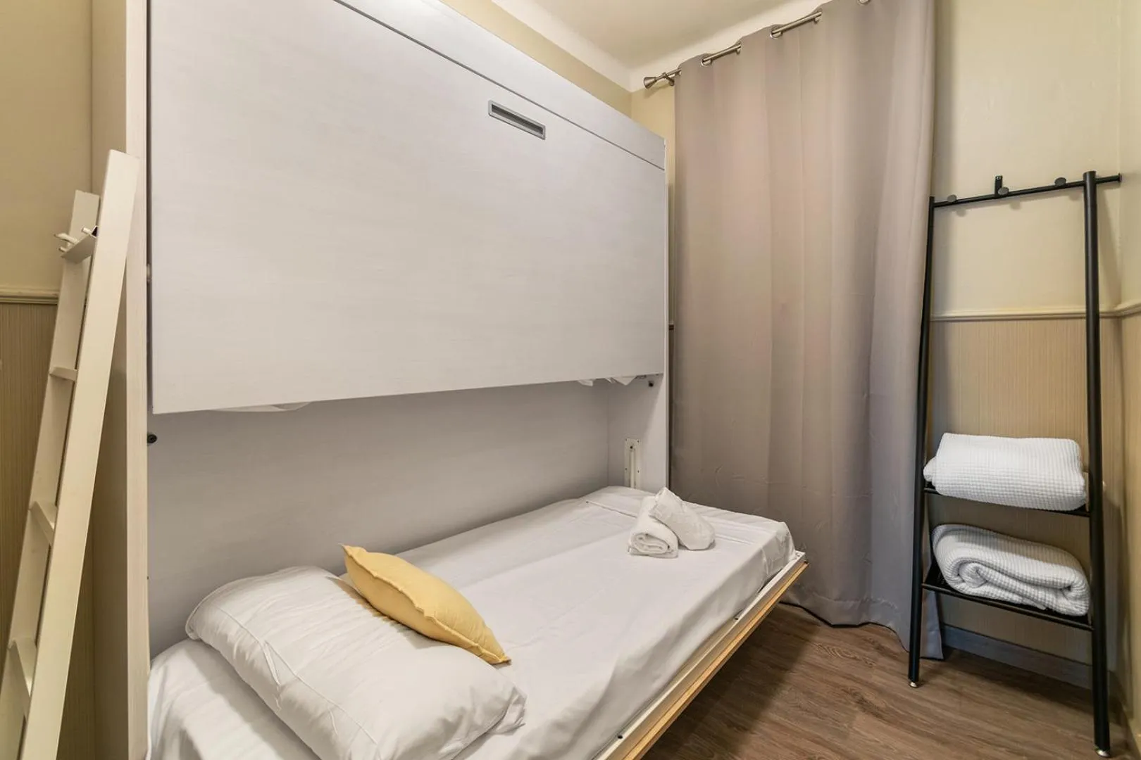 Bedroom, Bed in Suite Home Sagrada Familia