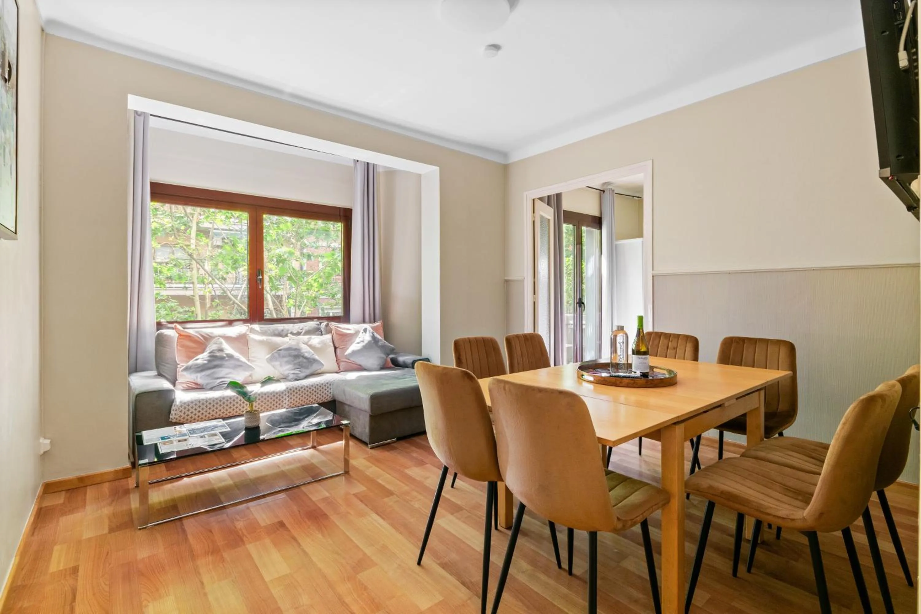 TV and multimedia in Suite Home Sagrada Familia