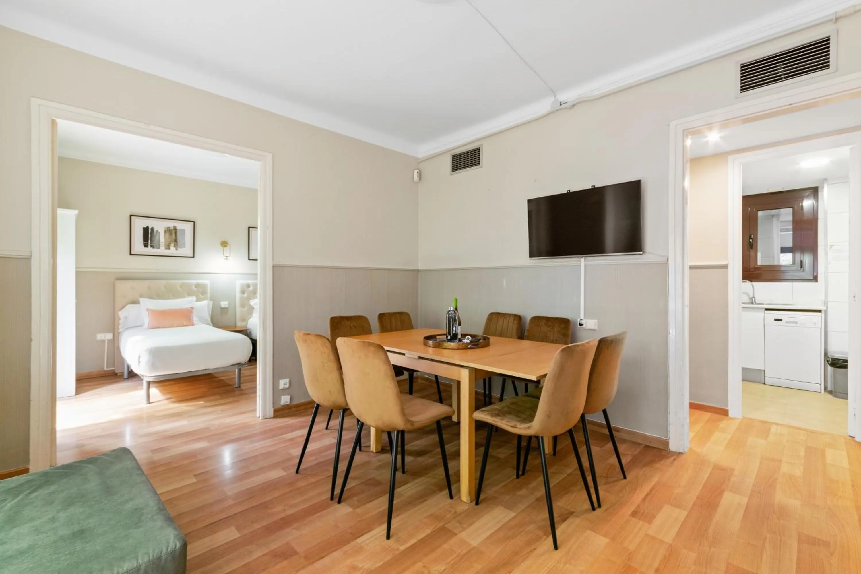 TV and multimedia in Suite Home Sagrada Familia