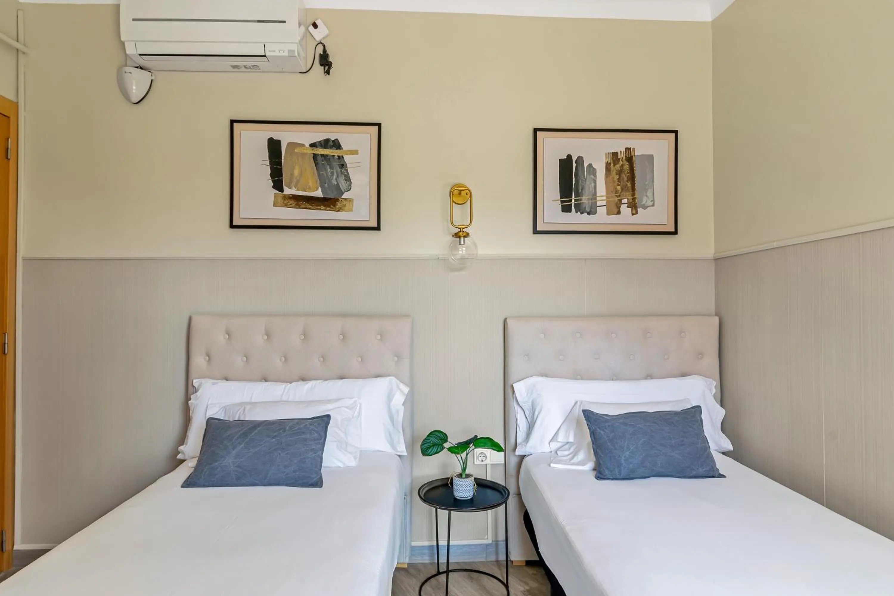 Bedroom, Bed in Suite Home Sagrada Familia