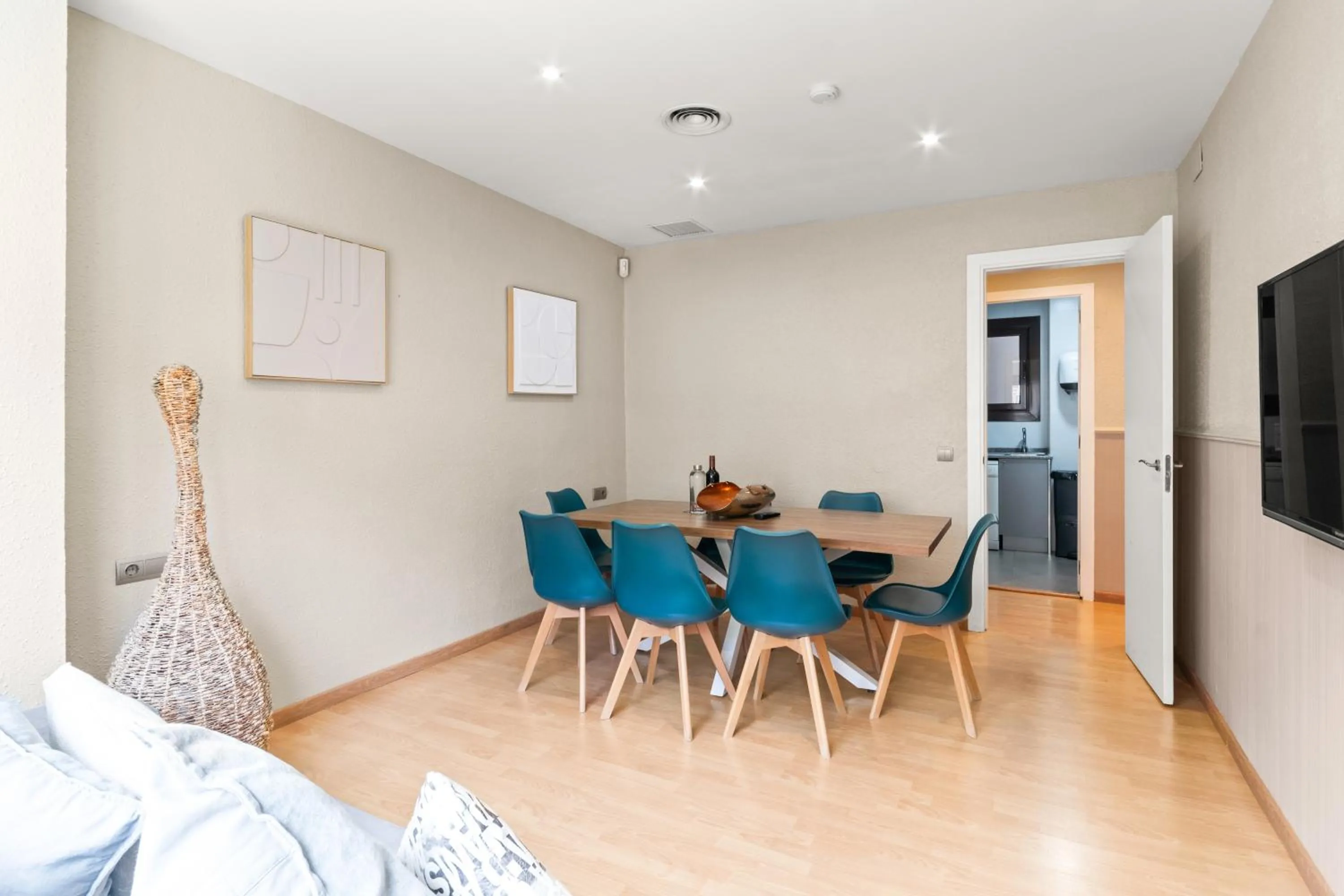 TV and multimedia in Suite Home Sagrada Familia